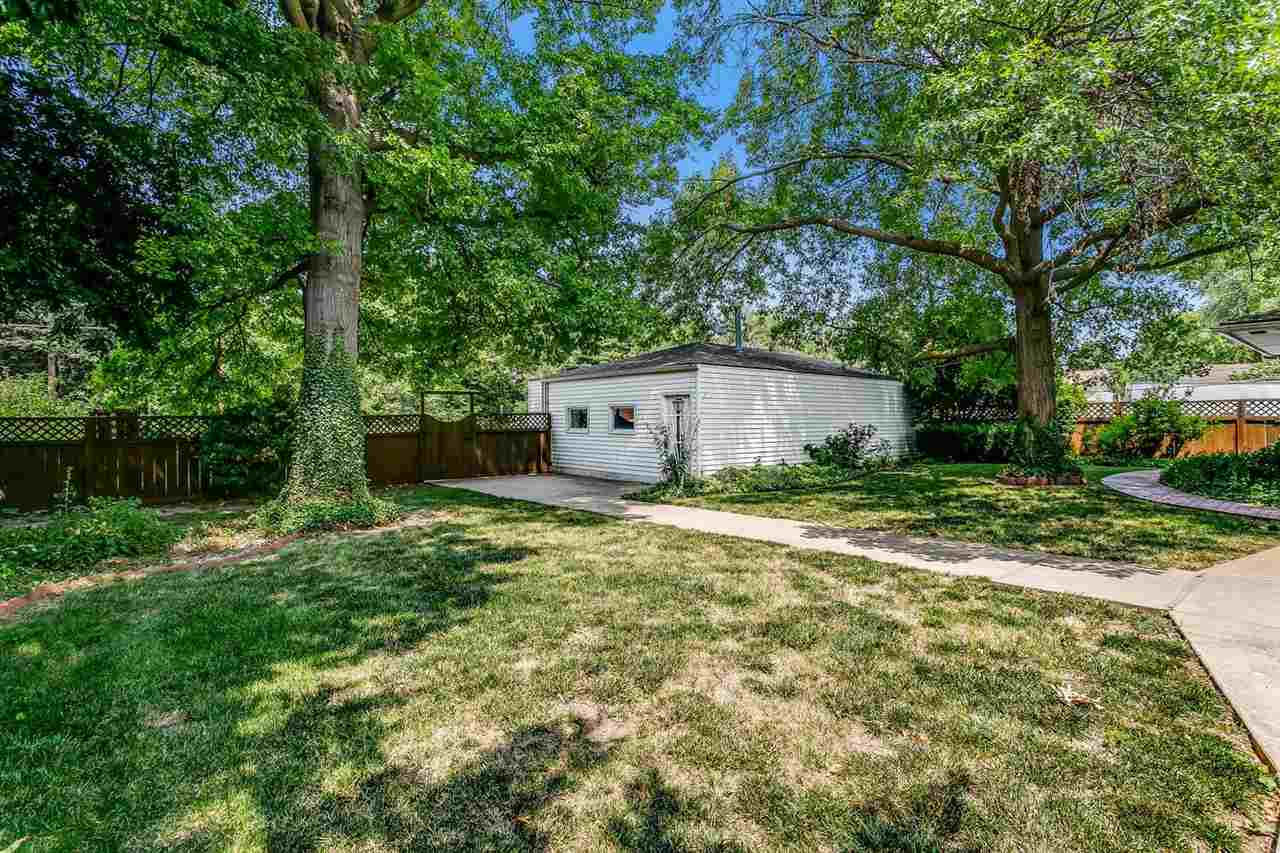 215 S Saint John Ave, Lyons, KS 67554