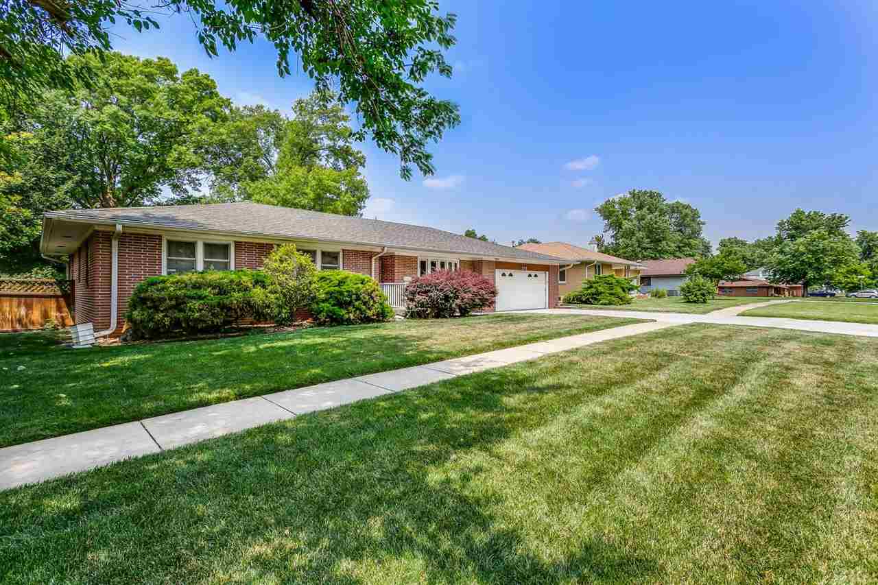 215 S Saint John Ave, Lyons, KS 67554