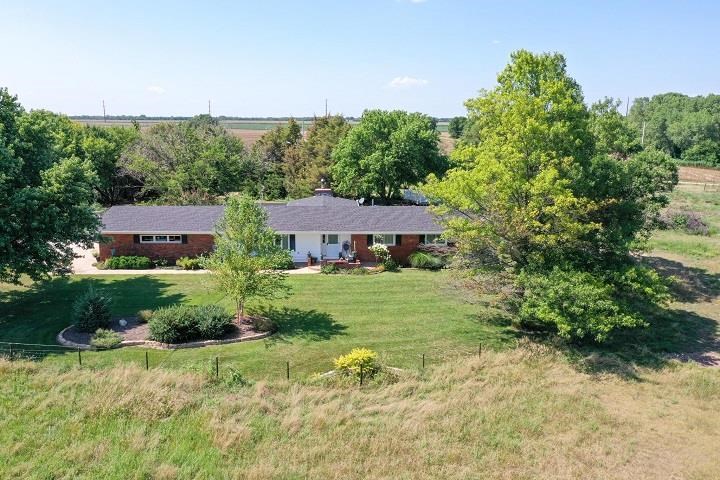 16324 W Dutch Ave, Moundridge, KS 67107