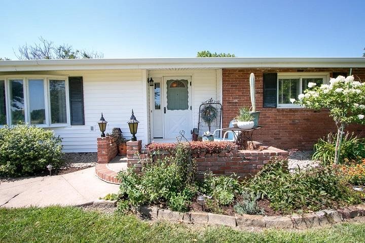 16324 W Dutch Ave, Moundridge, KS 67107