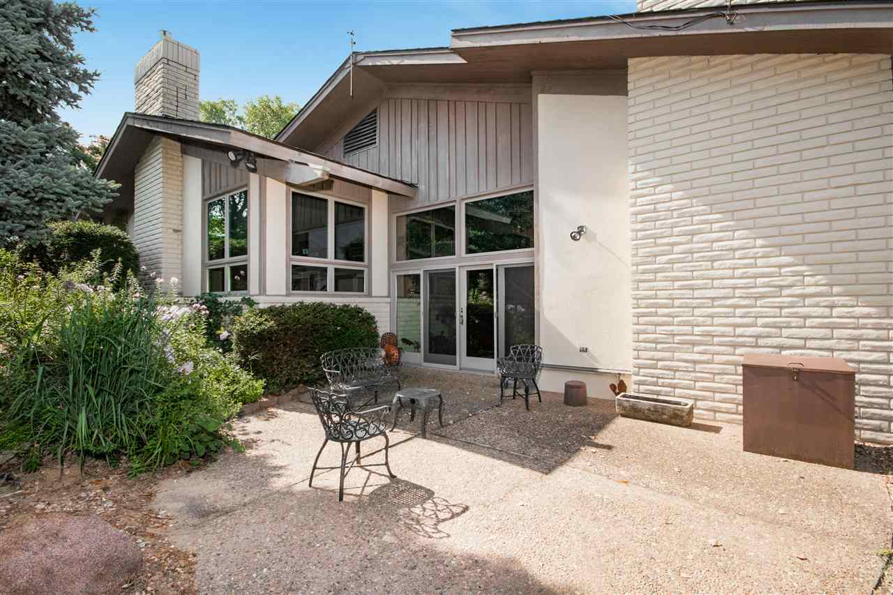 13 Prairie Dunes Dr, Hutchinson, KS 67502