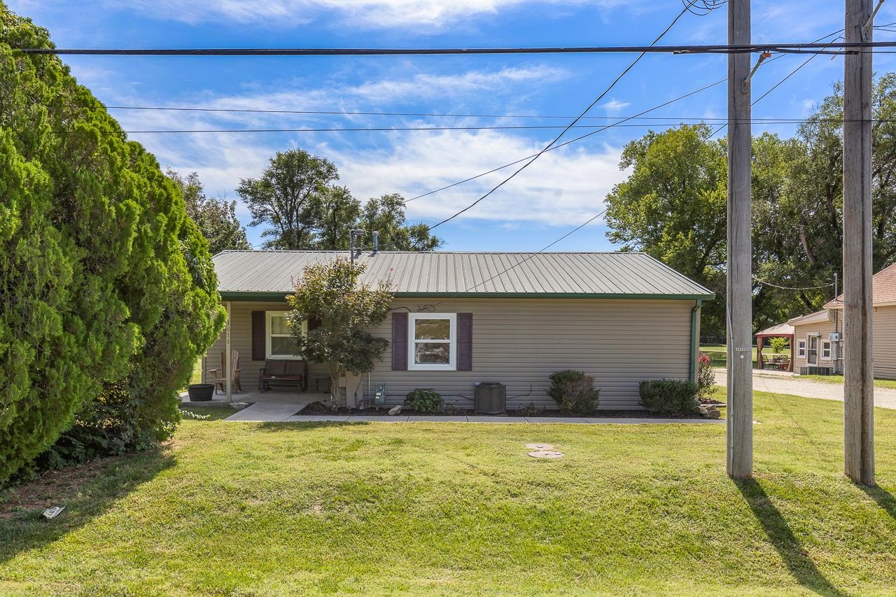 1611 W Blanchard Ave, South Hutchinson, KS 67505