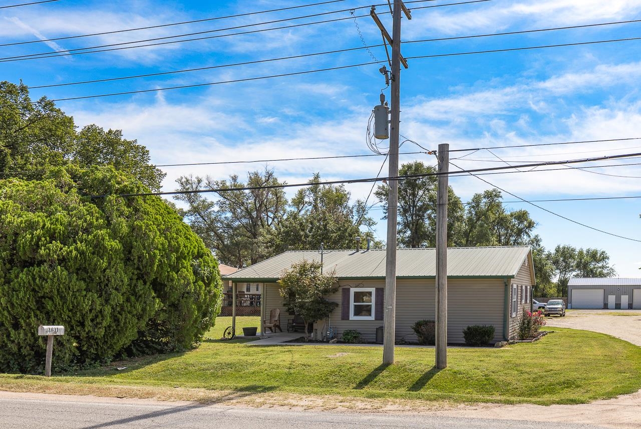 1611 W Blanchard Ave, South Hutchinson, KS 67505