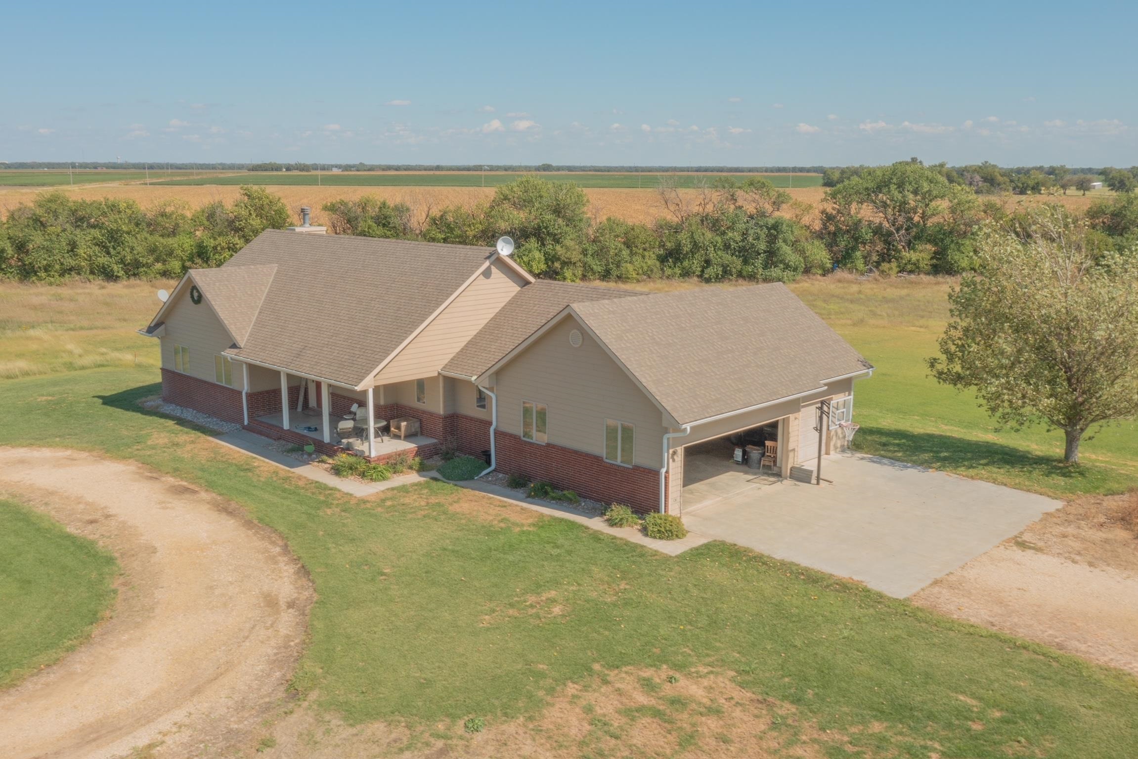 11409 NW 72nd St, Moundridge, KS 67107