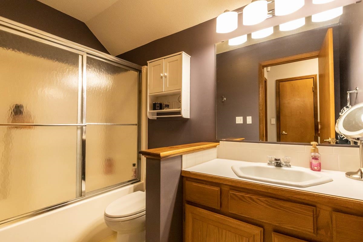 1011 Oaklawn Dr, Parkerfield, KS 67005