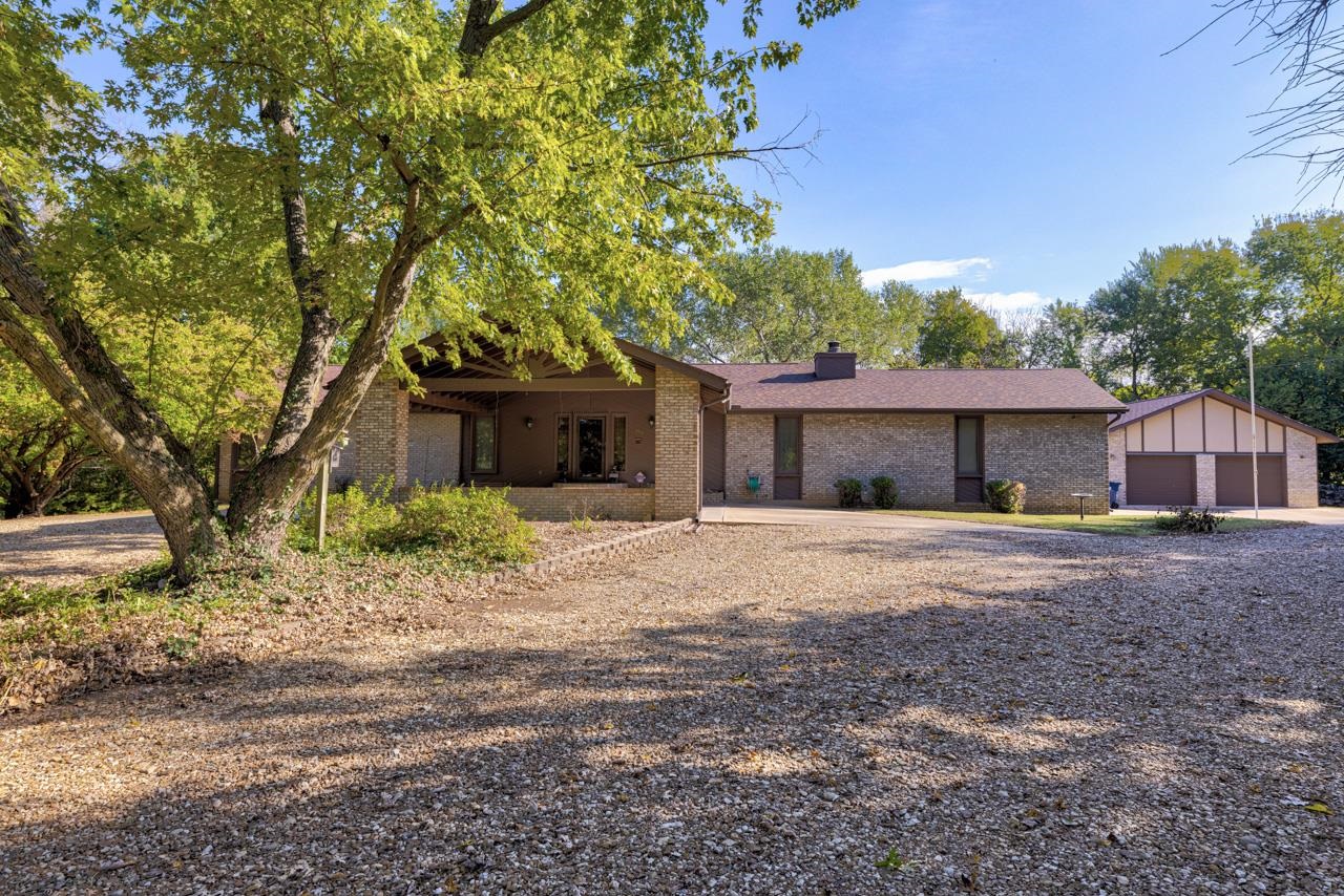 830 Quail Run Dr, Parkerfield, KS 67005