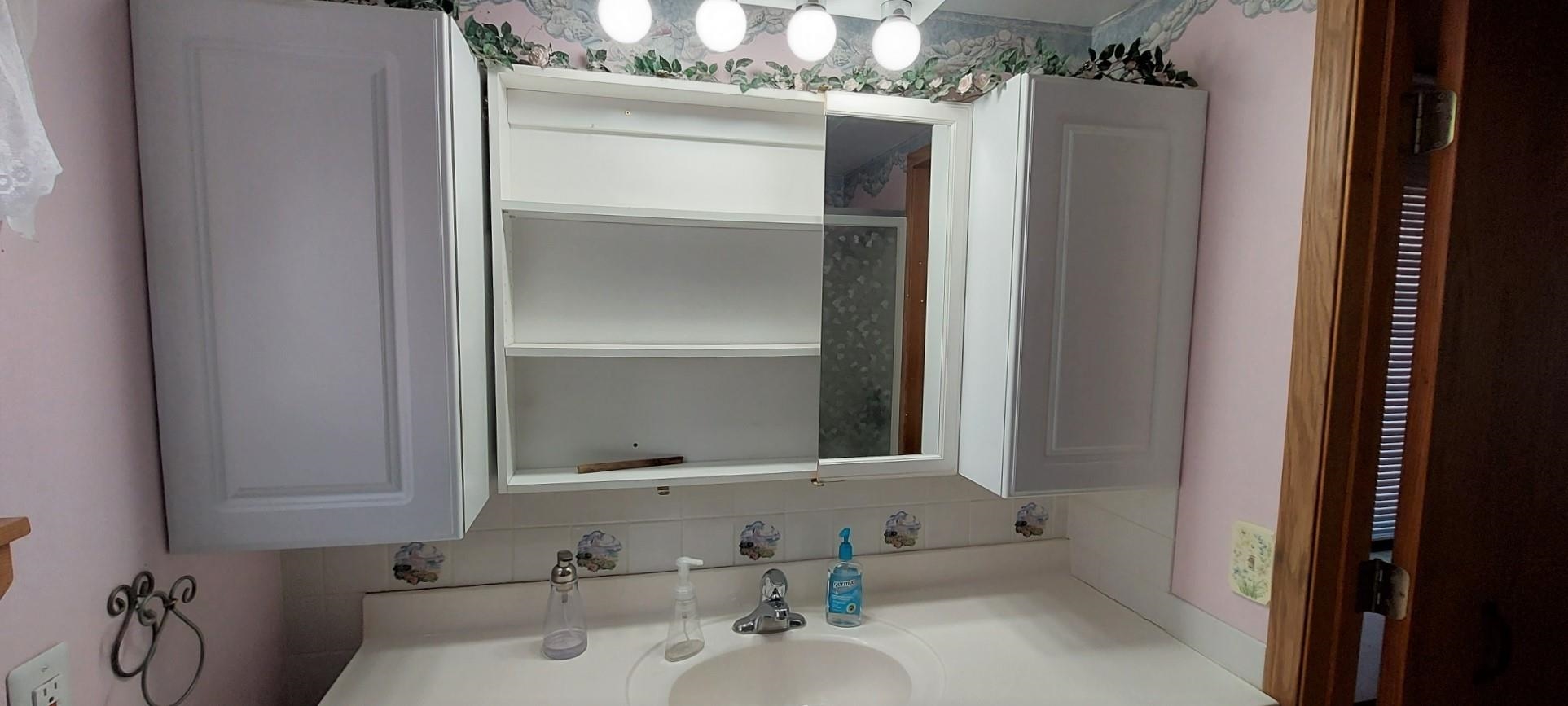 23 S Poplar St, South Hutchinson, KS 67505