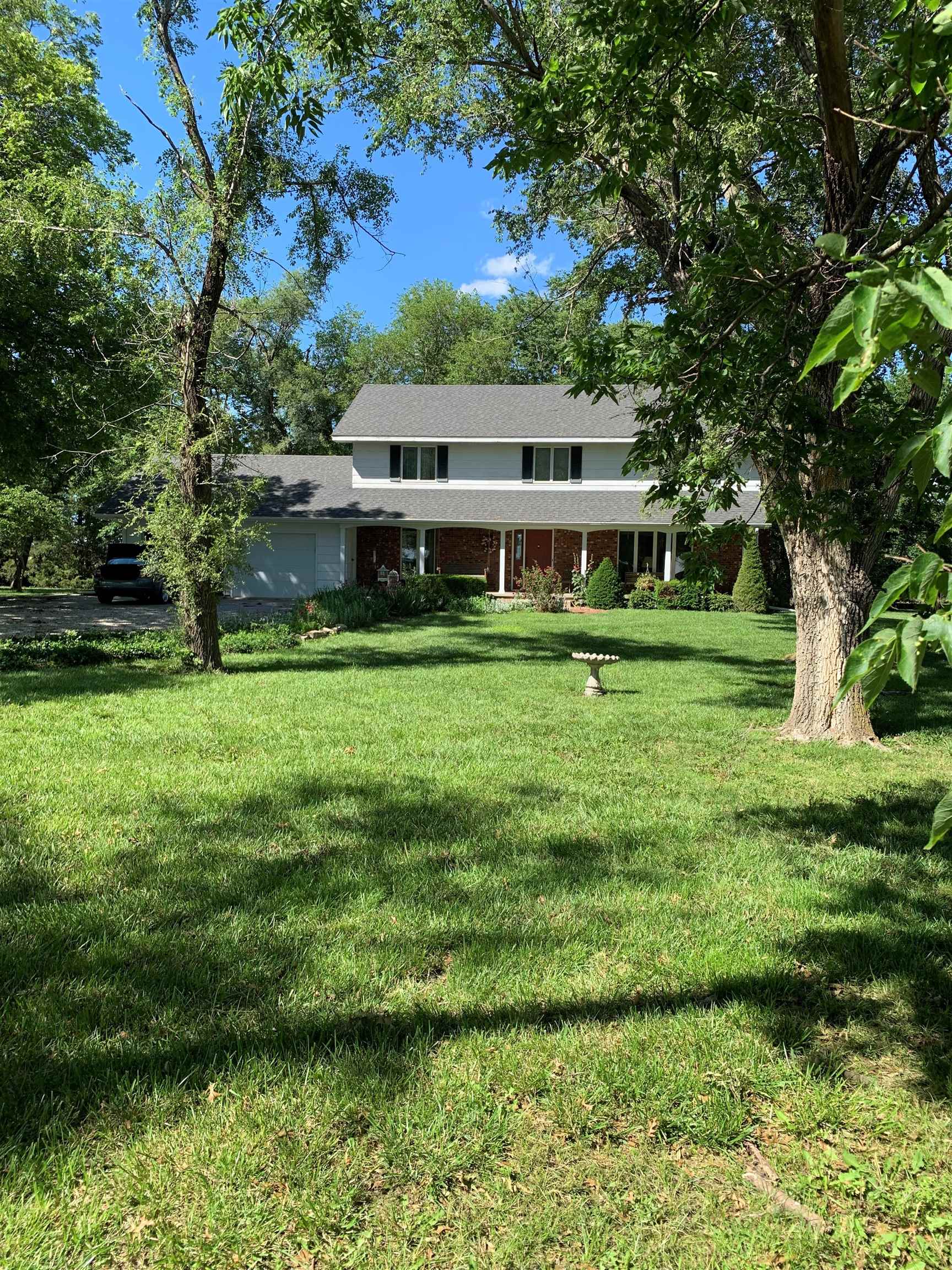 76 29th Ave, Hesston, KS 67062