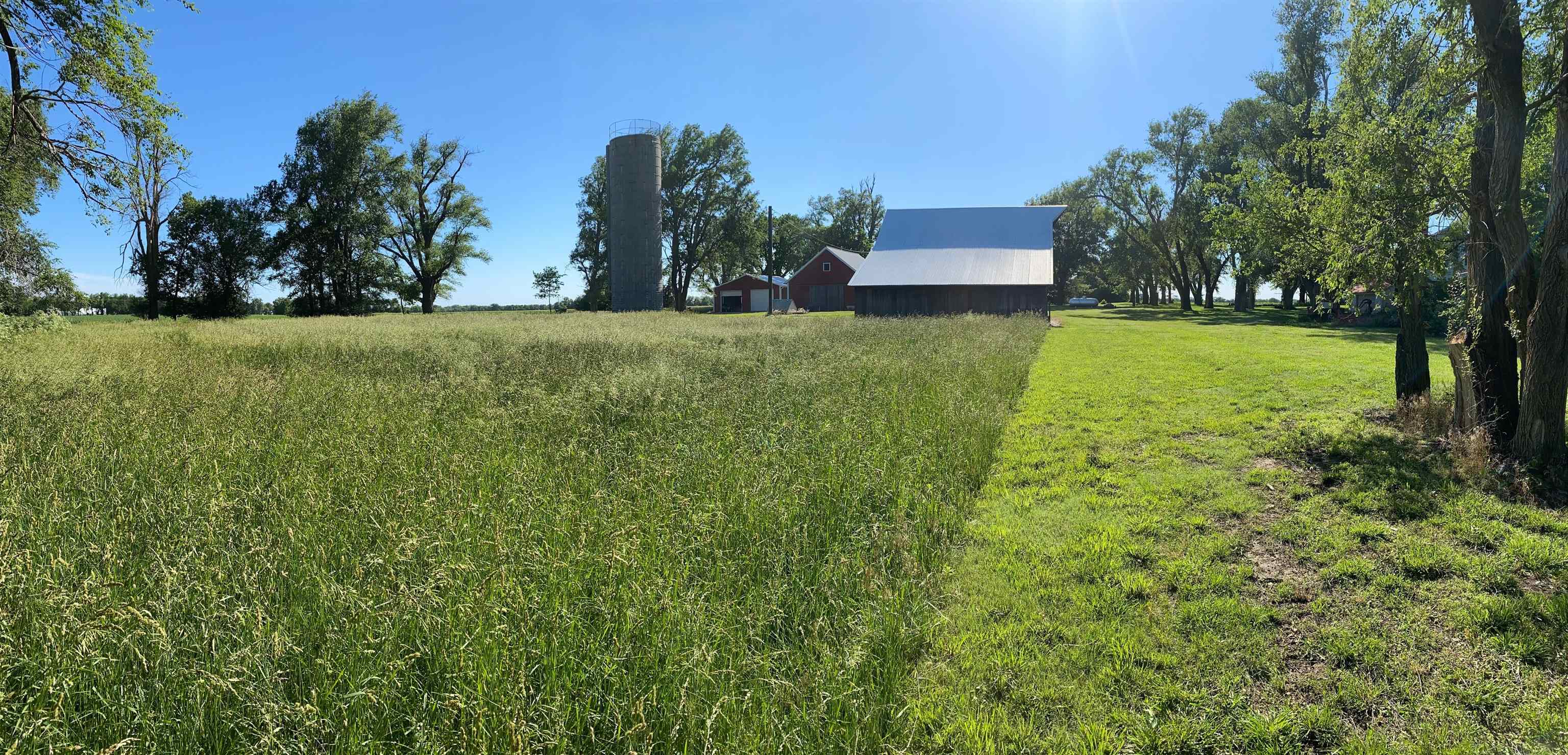 76 29th Ave, Hesston, KS 67062