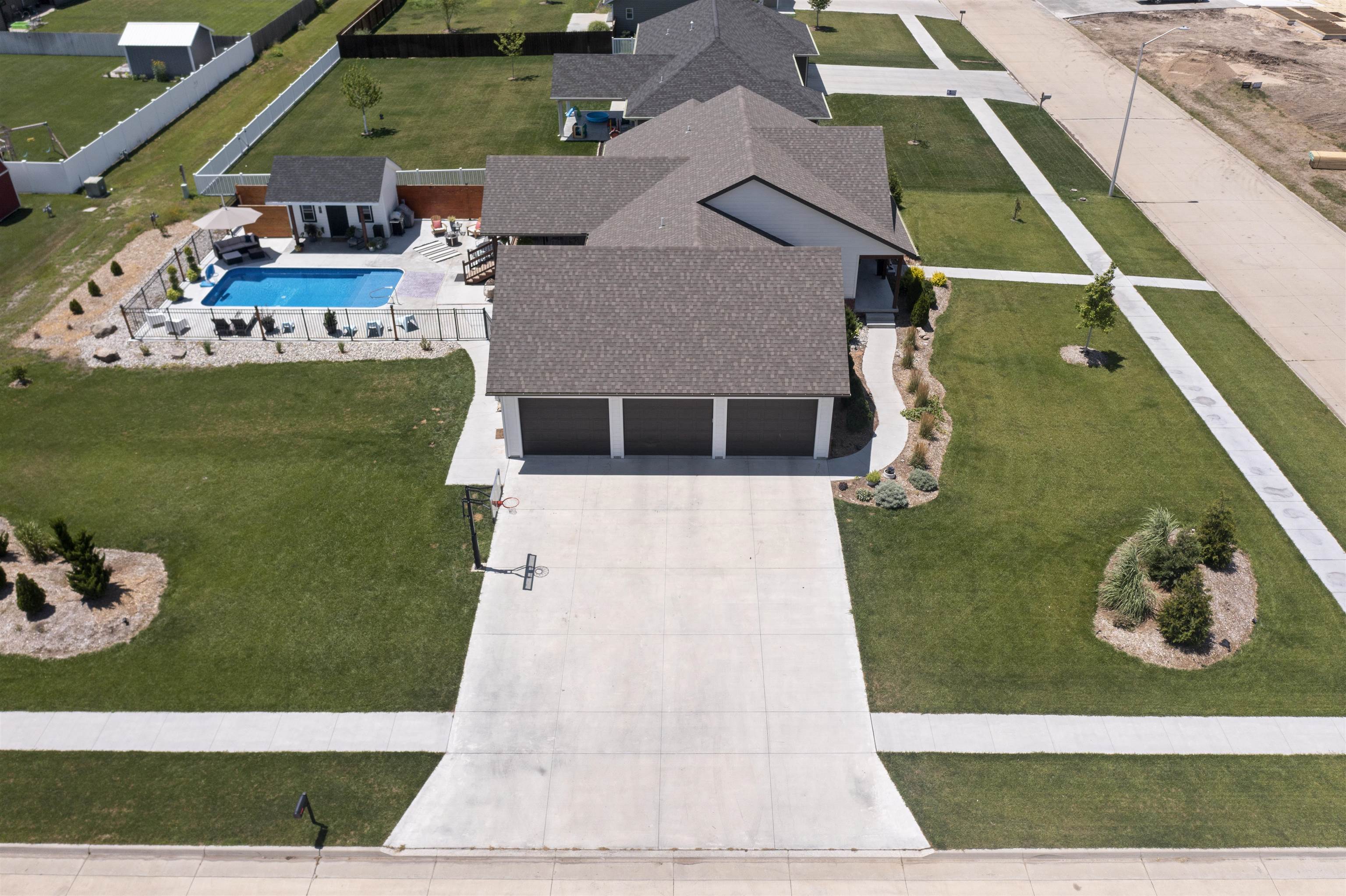 301 Redbud St, Moundridge, KS 67107