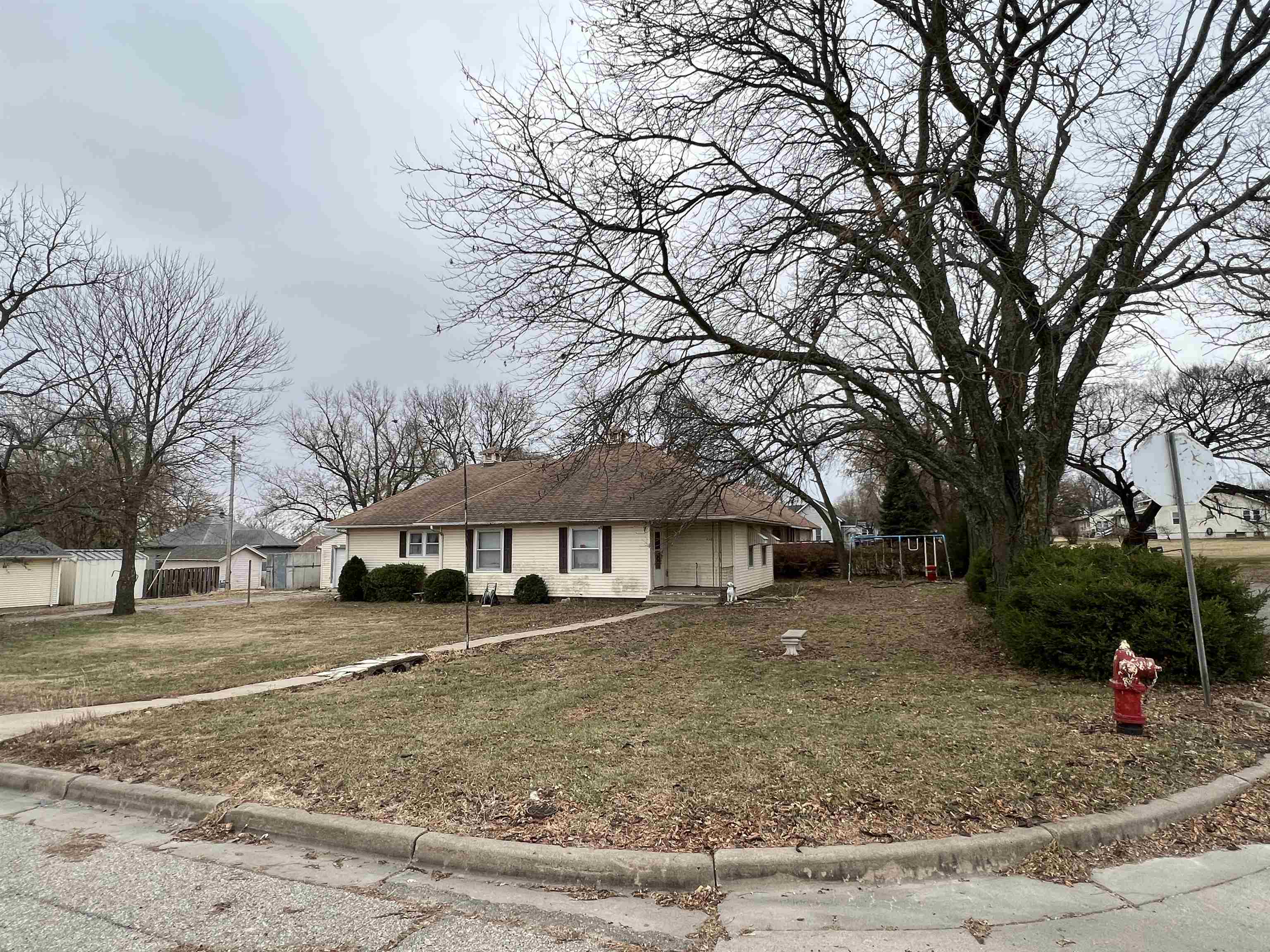 438 W 5th St, Florence, KS 66851