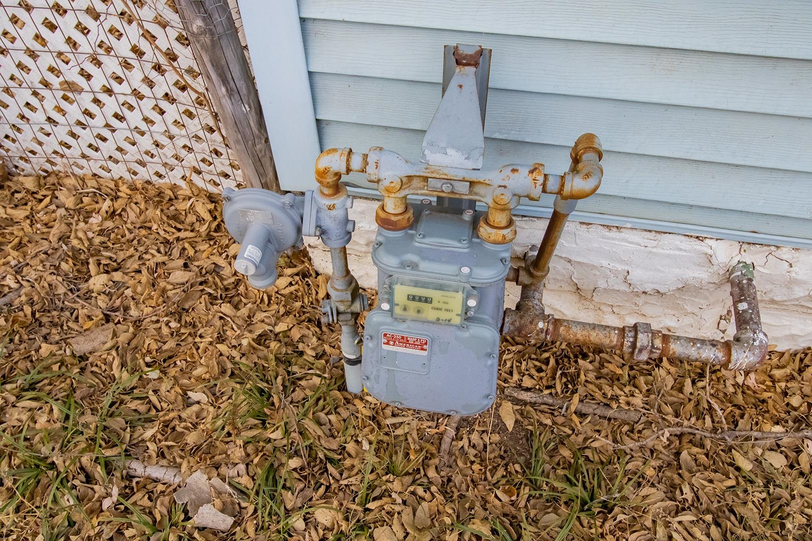 425 N East Ave, Lyons, KS 67554