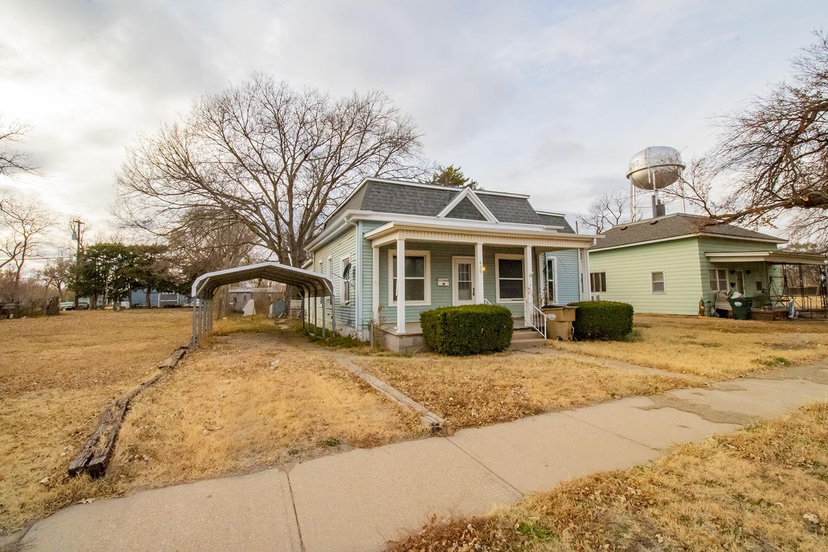 425 N East Ave, Lyons, KS 67554