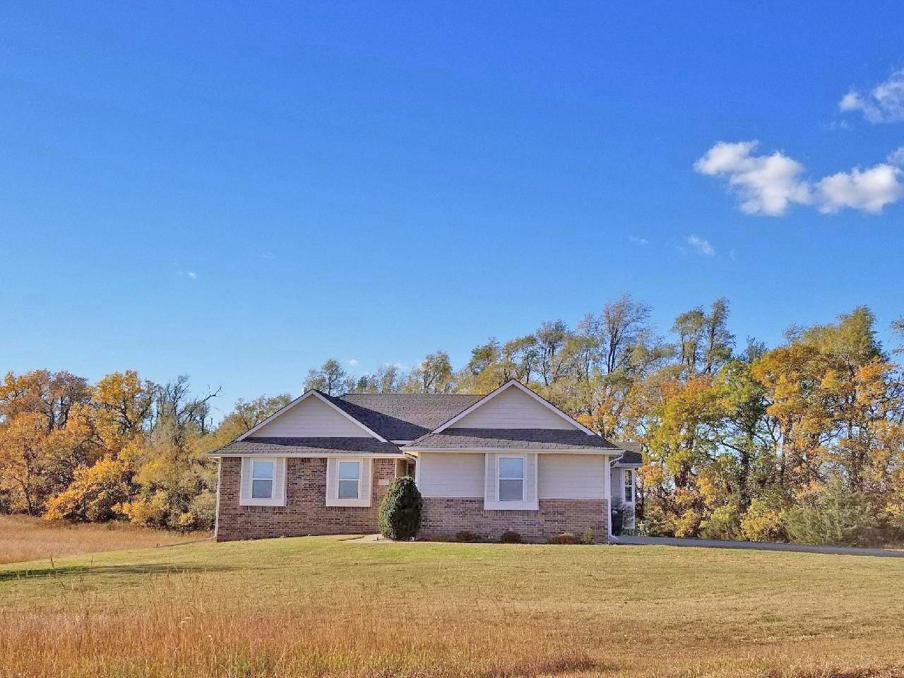 1067 NE 70 Ave, Kingman, KS 67068
