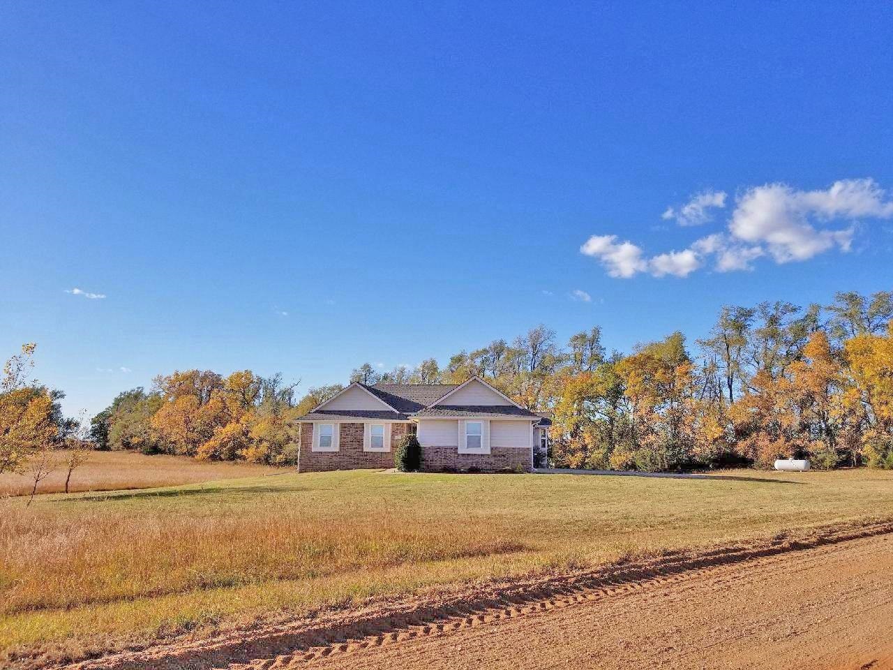 1067 NE 70 Ave, Kingman, KS 67068