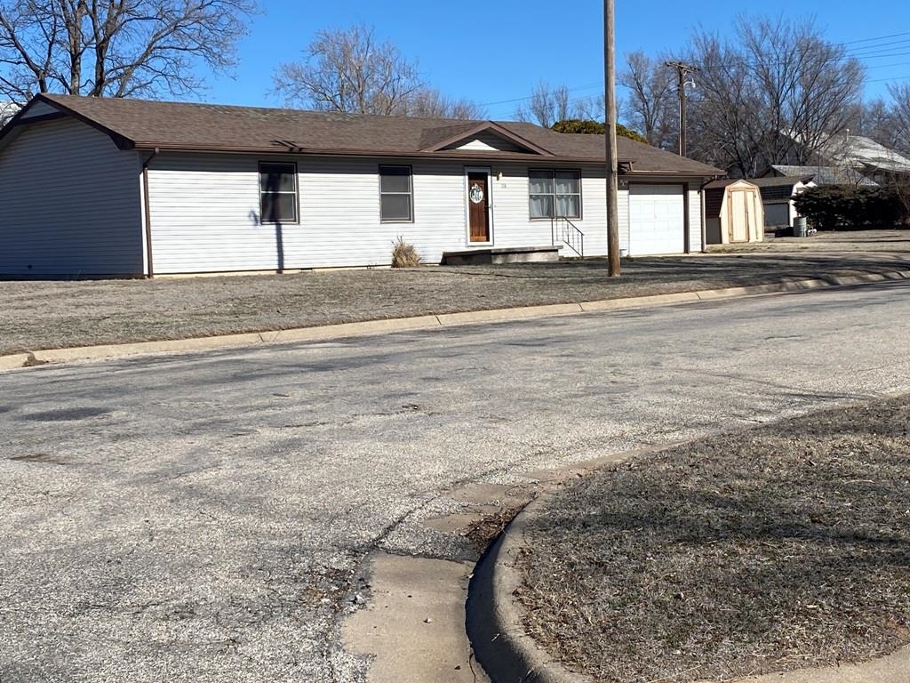 210 E Avenue B, Attica, KS 67009