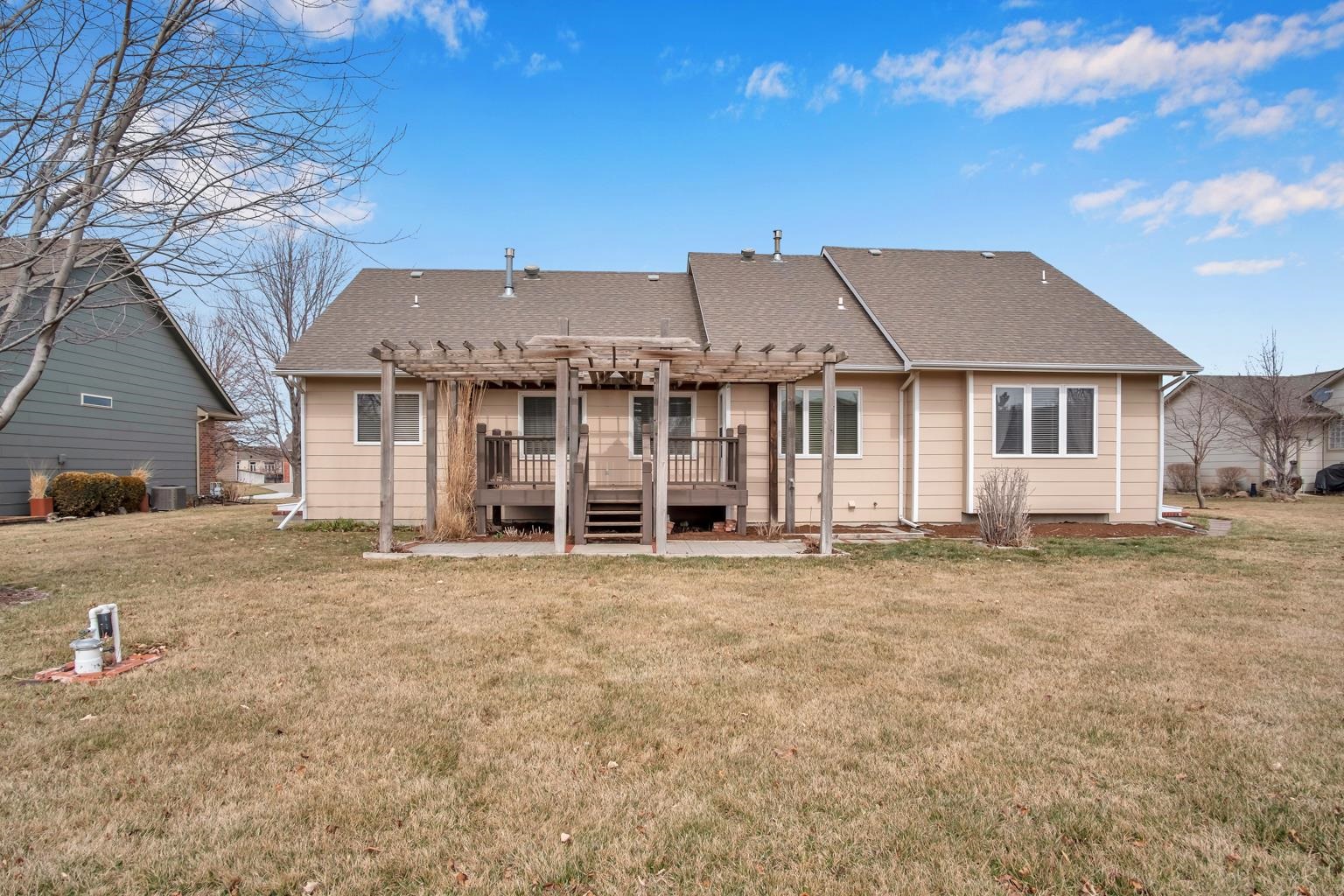 317 Witmarsum West Dr, North Newton, KS 67117