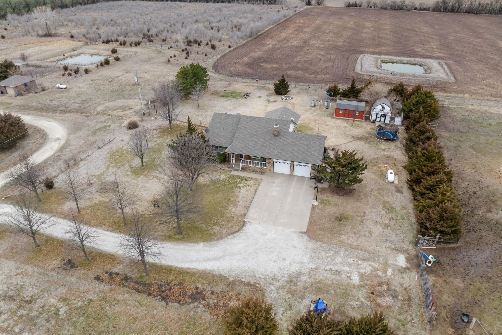 794 E Kinsmen Rd, Peck, KS 67120