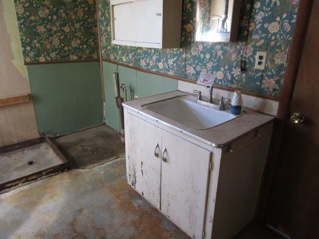906 Hopkins St, Kiowa, KS 67070
