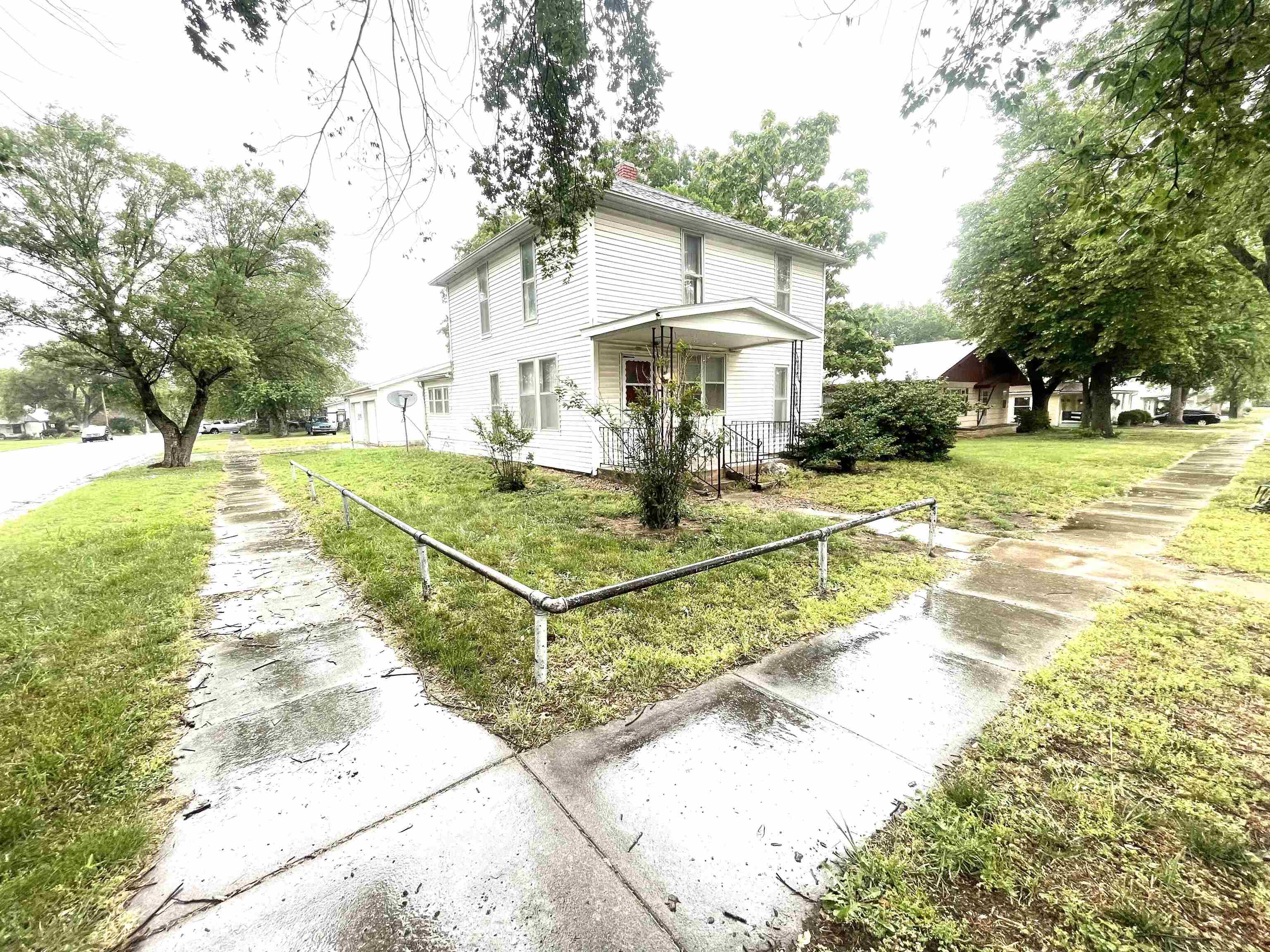 200 E Thornton St, Moundridge, KS 67107
