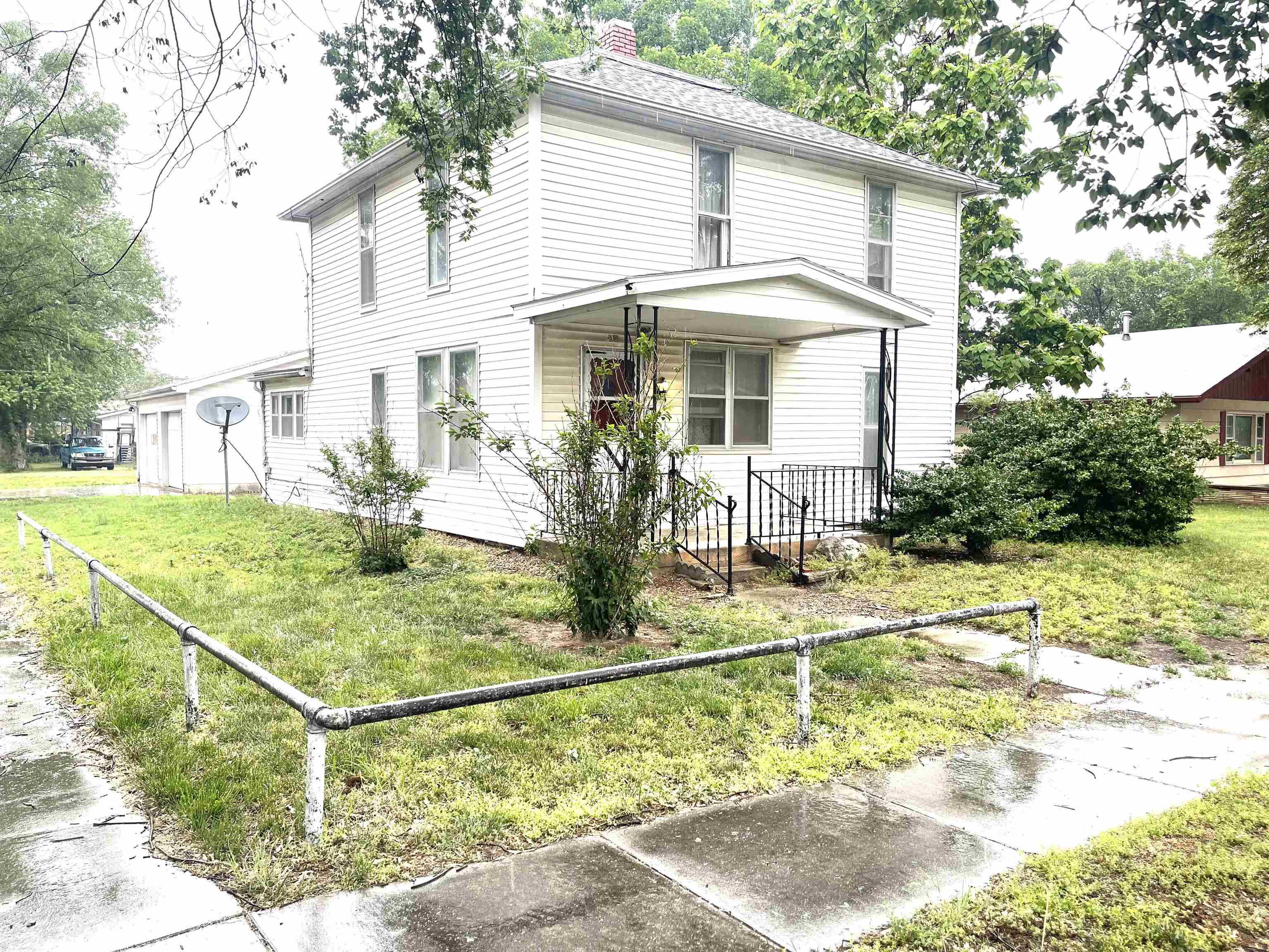 200 E Thornton St, Moundridge, KS 67107