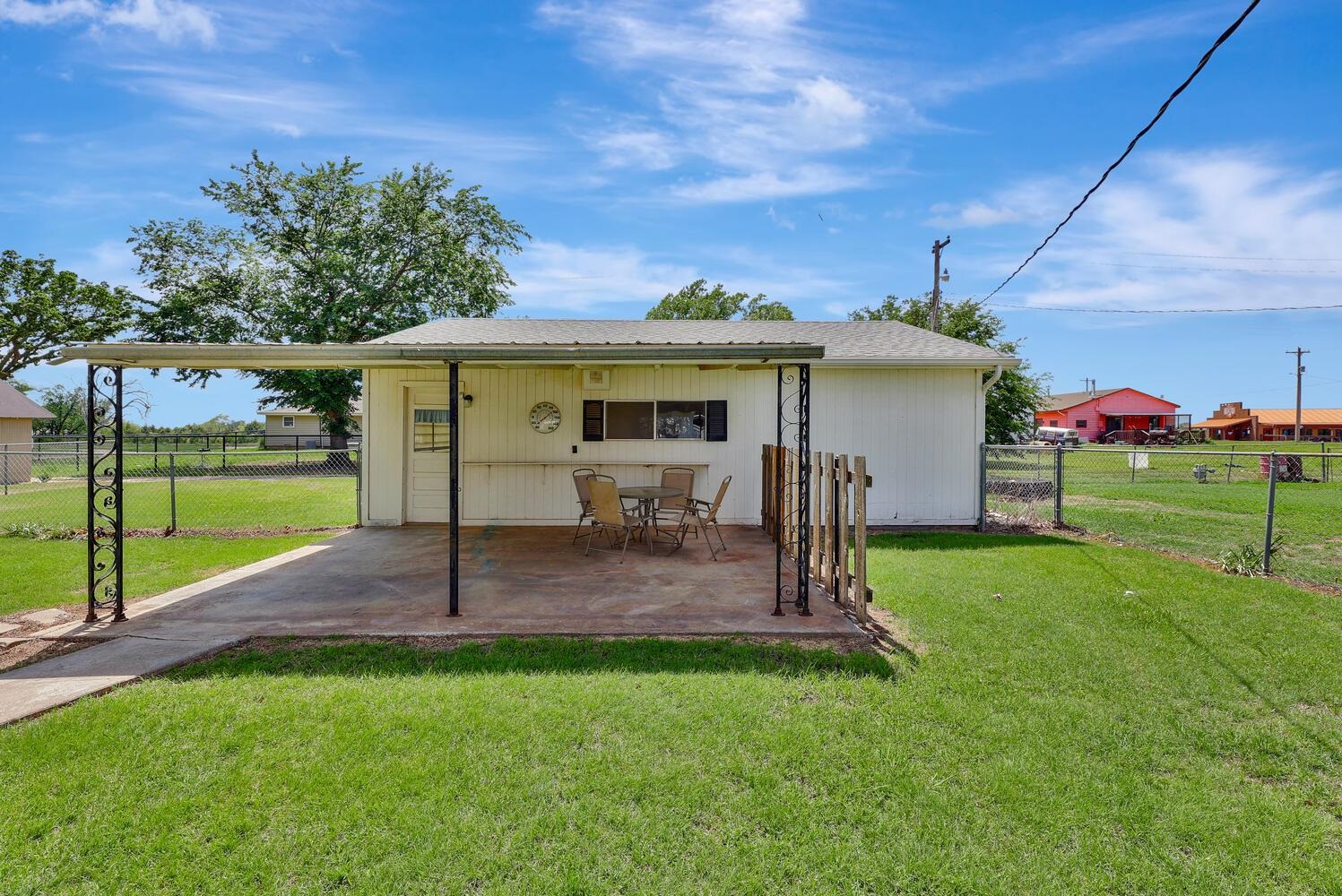 213 N Graphic St, Attica, KS 67009