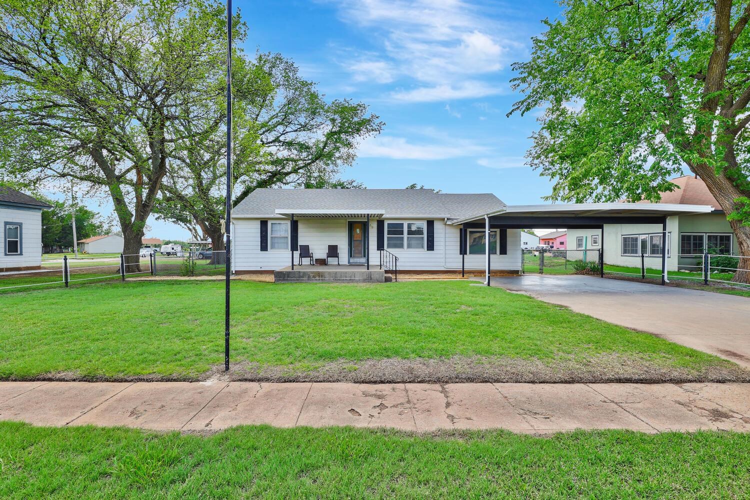 213 N Graphic St, Attica, KS 67009