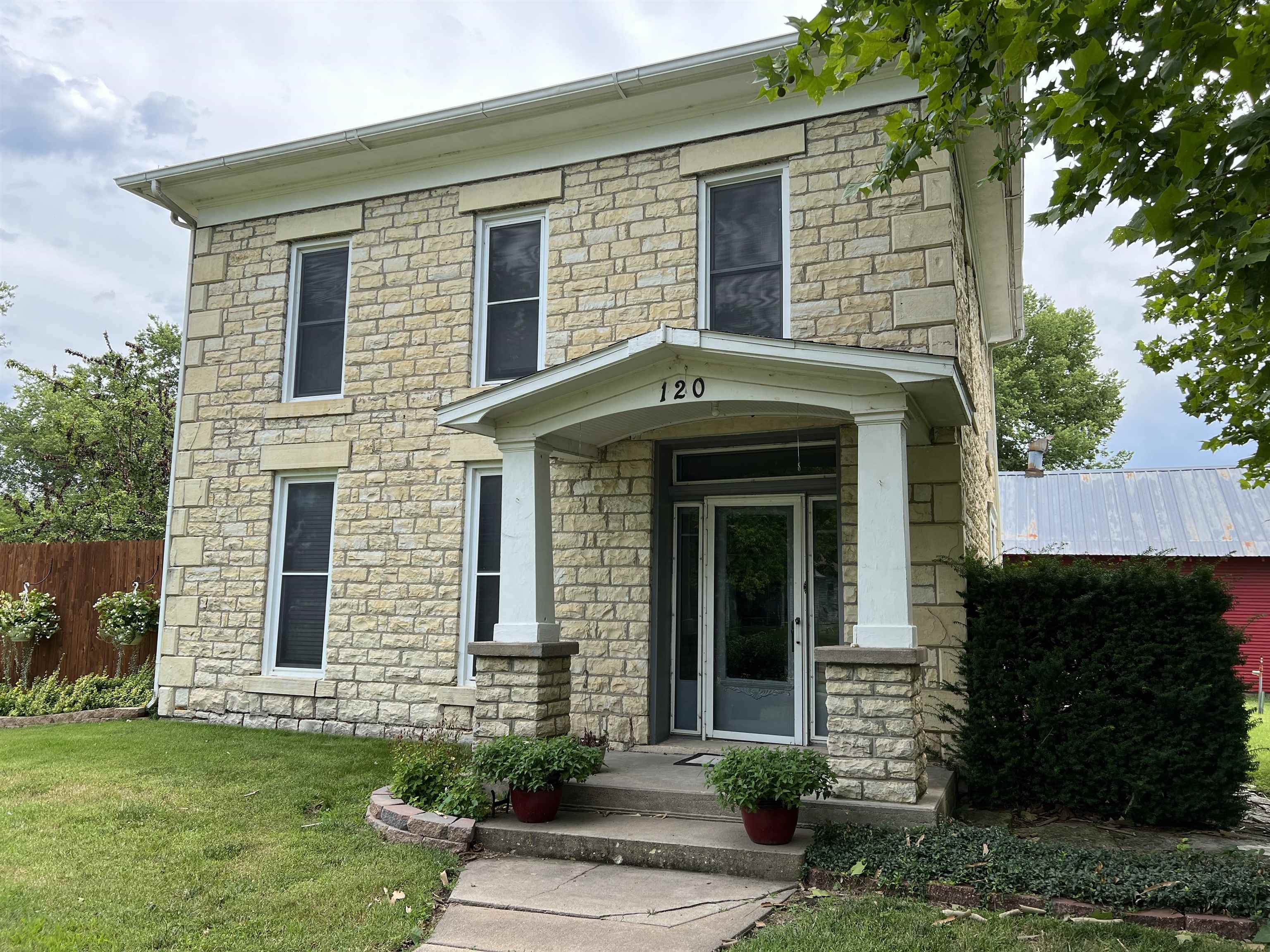 120 W 4th St, Florence, KS 66851