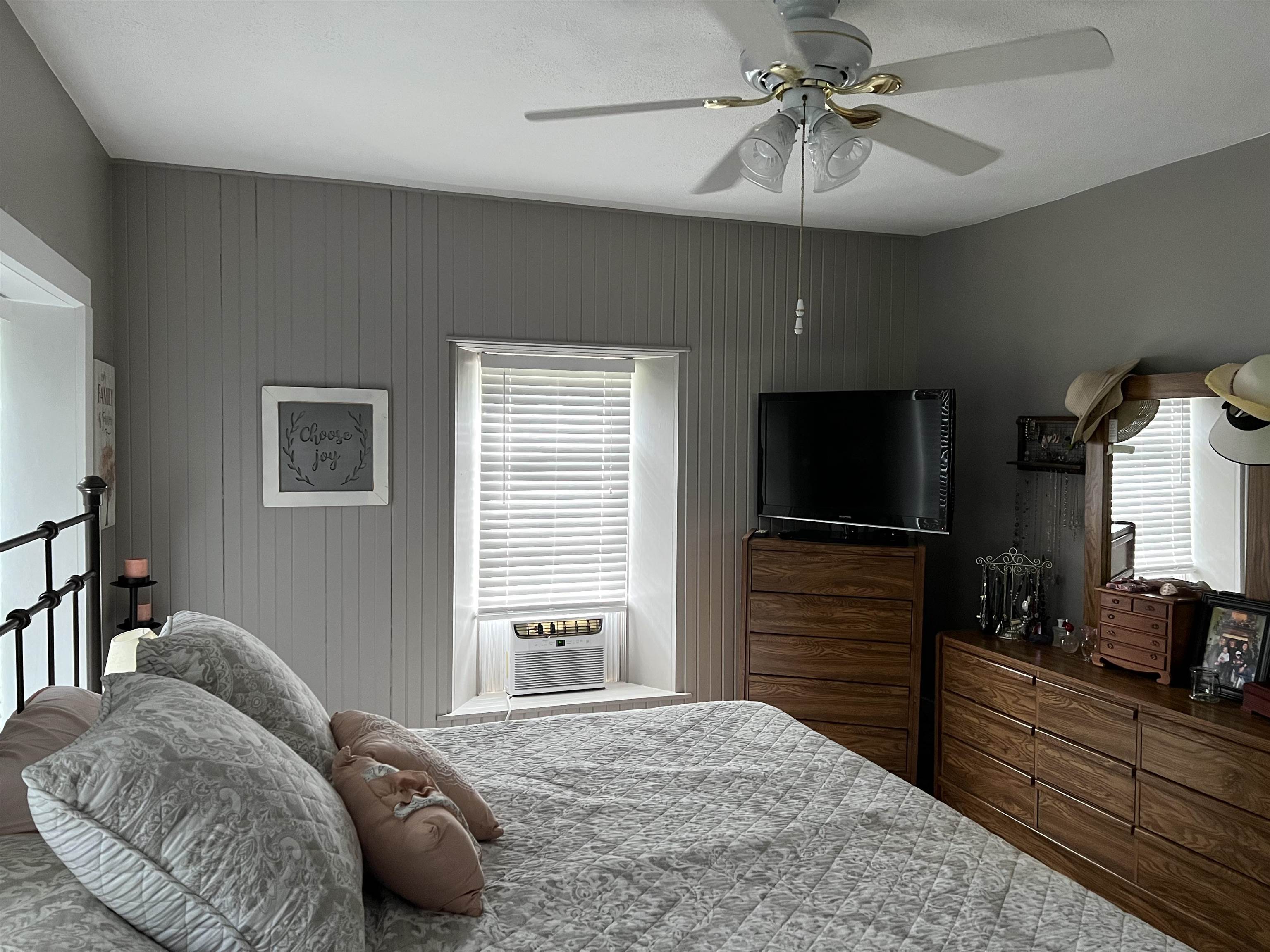 120 W 4th St, Florence, KS 66851