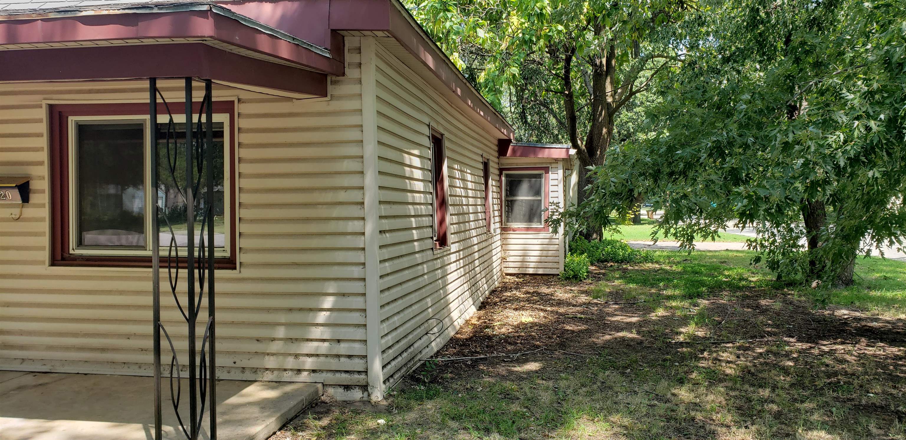 120 E Adams Ave, Sterling, KS 67579