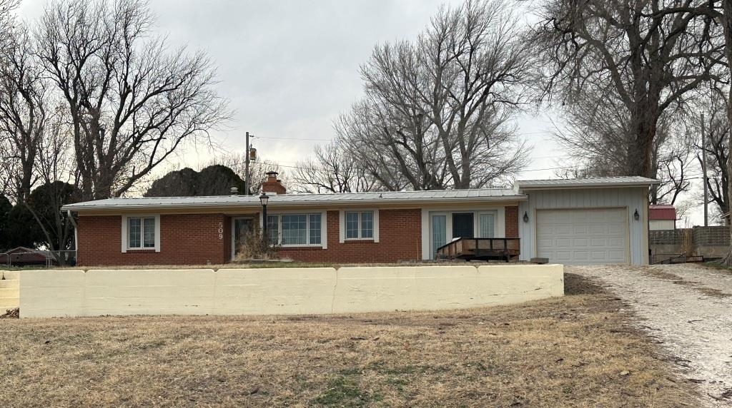 609 N Cedar, Medicine Lodge, KS 67104