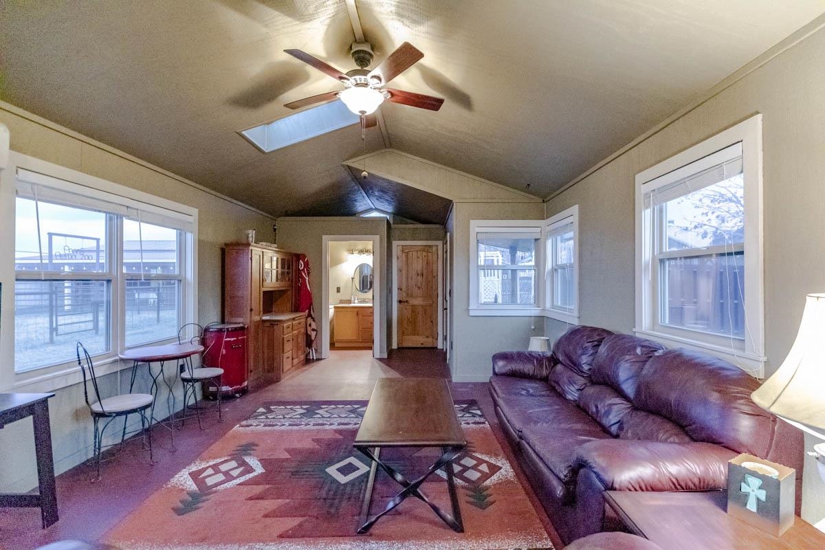 2826 E Vine Ave, Parkerfield, KS 67005