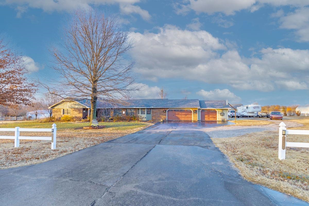 2826 E Vine Ave, Parkerfield, KS 67005