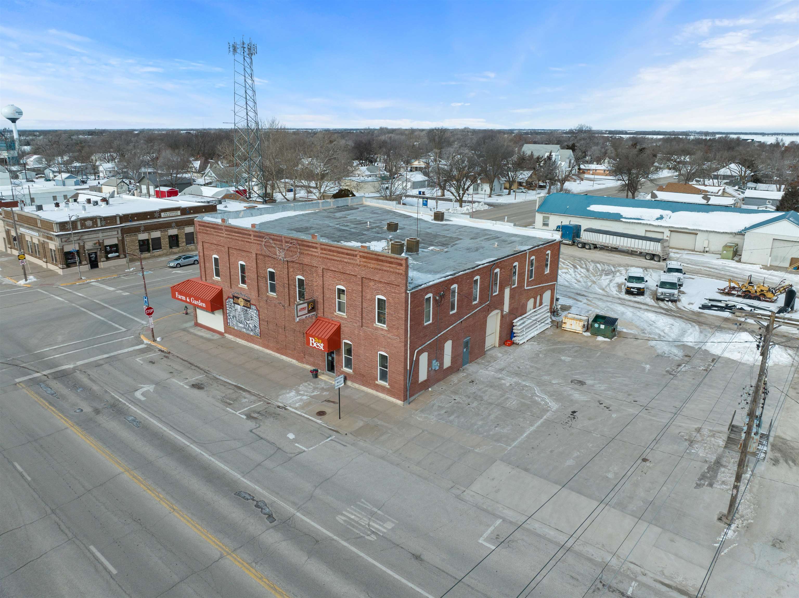 104 N Christian Ave, Moundridge, KS 67107