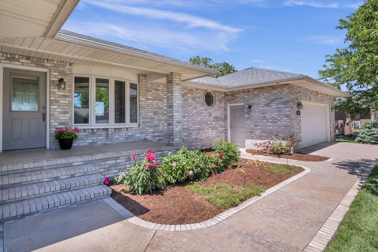 2709 Acacia Ave, North Newton, KS 67117