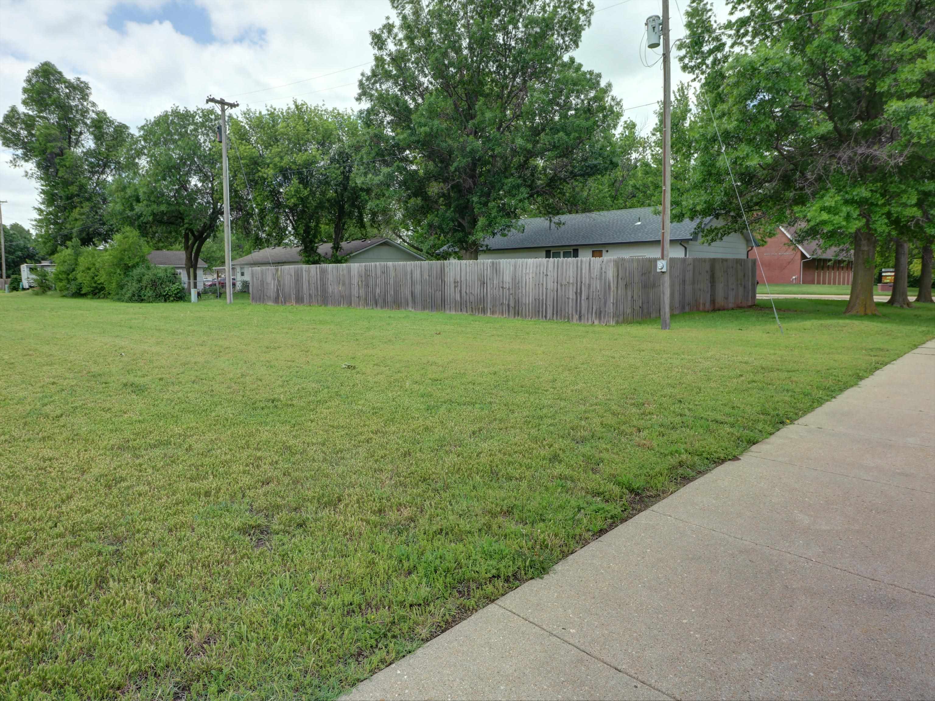 100 S Washington Ave, Moundridge, KS 67107