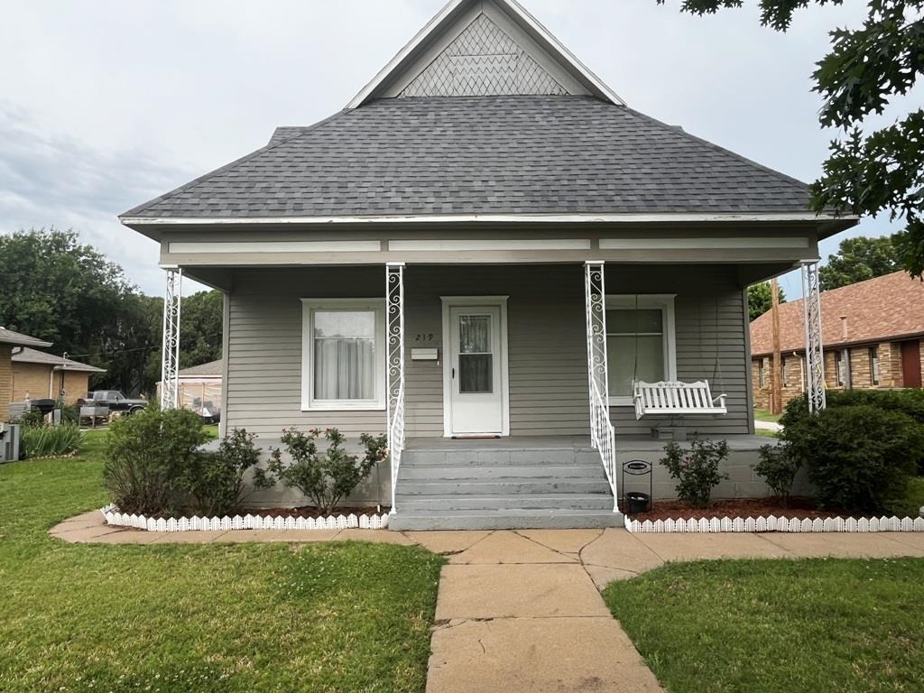 219 N Seventh St, Kiowa, KS 67070