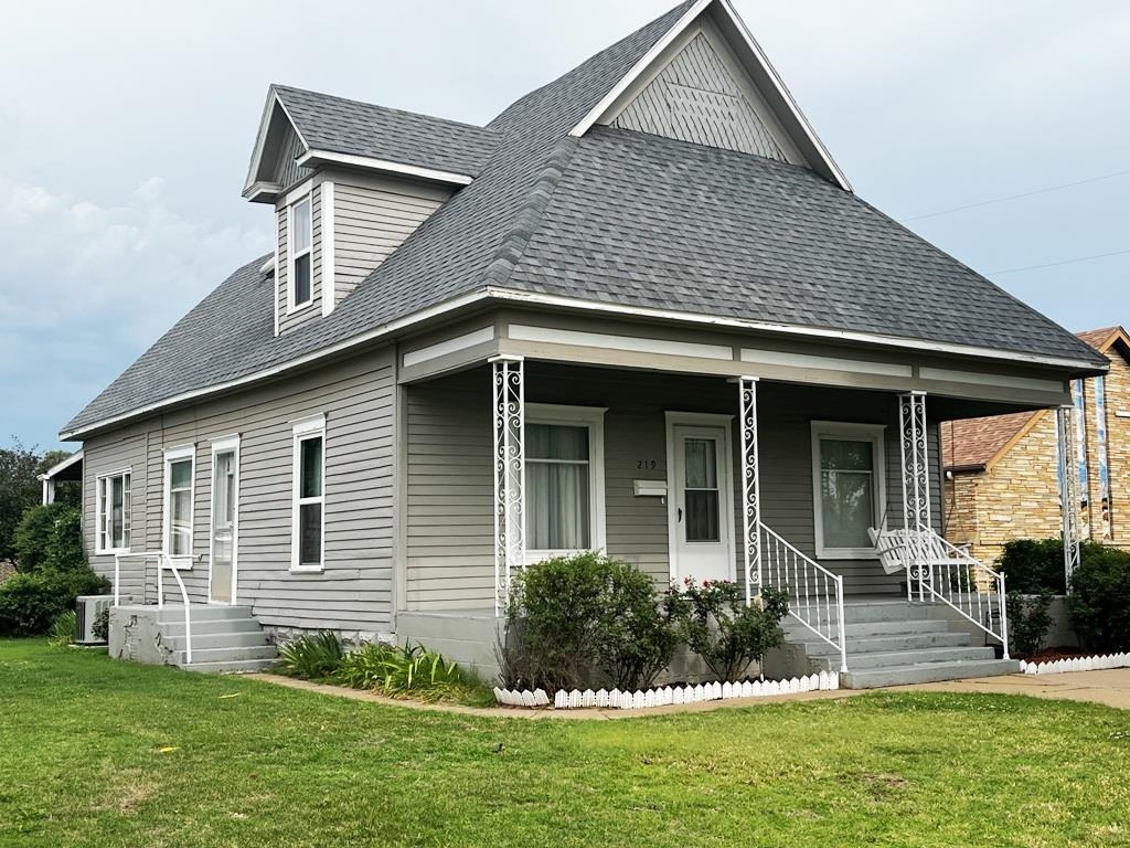 219 N Seventh St, Kiowa, KS 67070