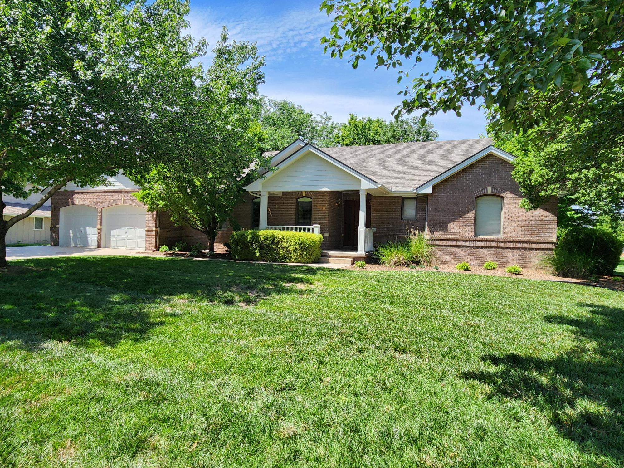 308 Campus Ct, North Newton, KS 67117