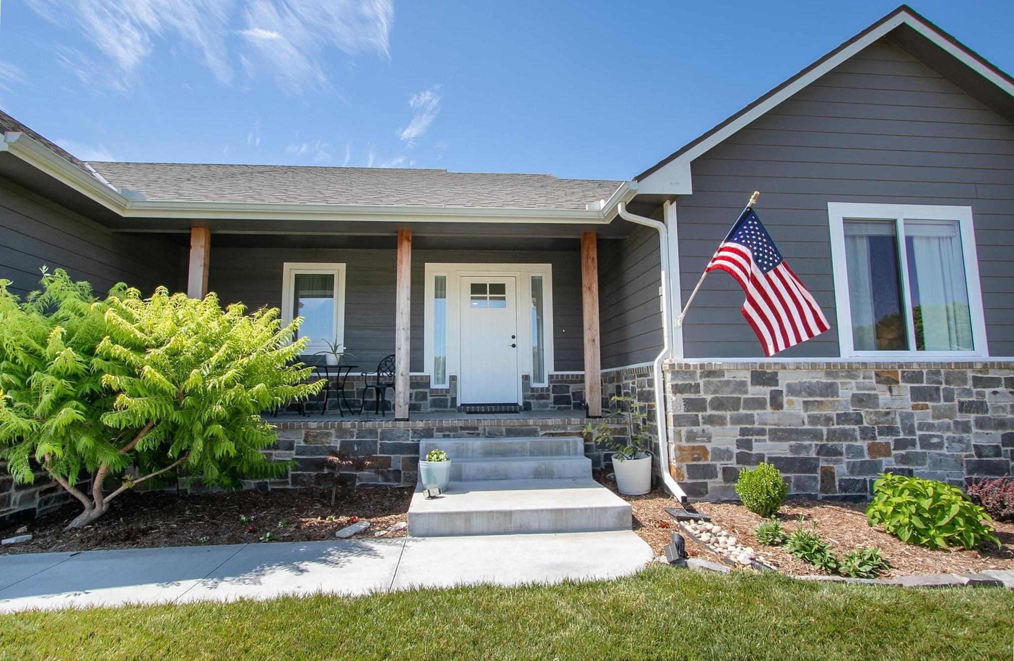 503 E Central St, Whitewater, KS 67154