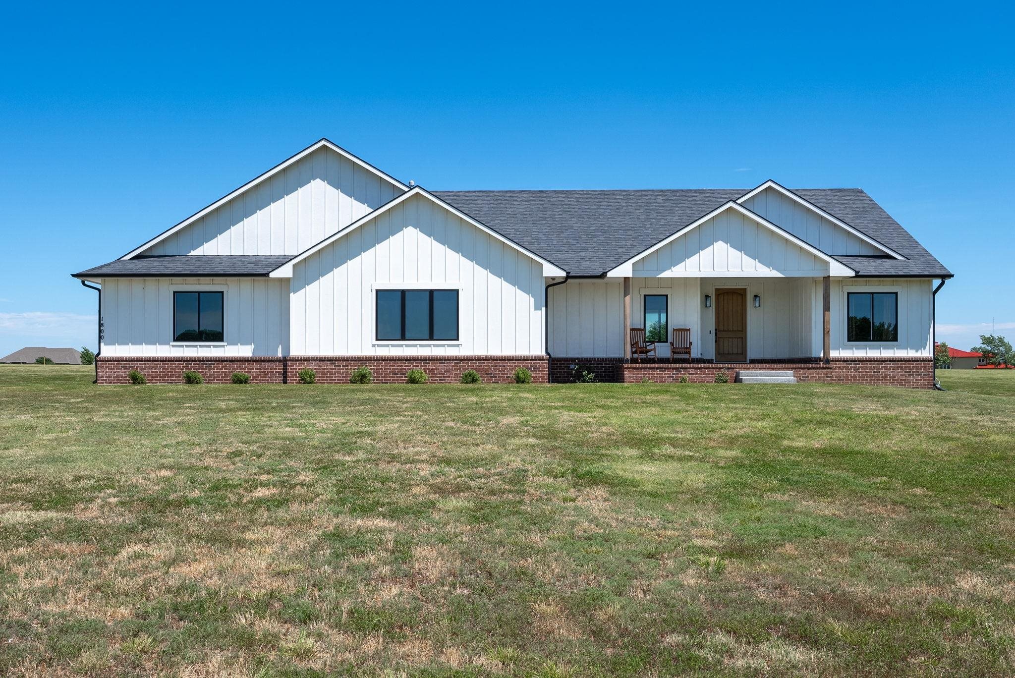 1800 S Bonanza Cir, Garden Plain, KS 67050