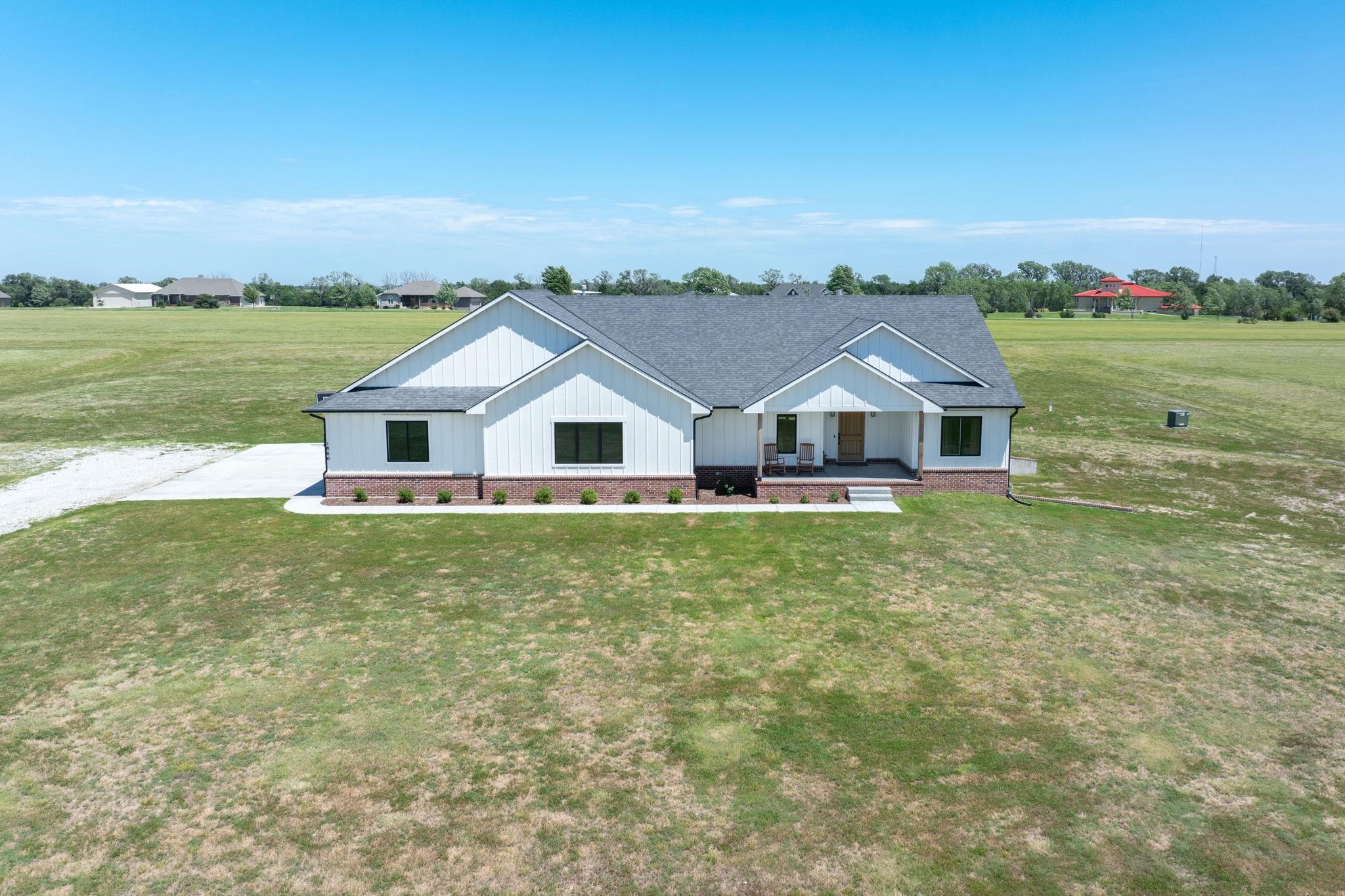 1800 S Bonanza Cir, Garden Plain, KS 67050