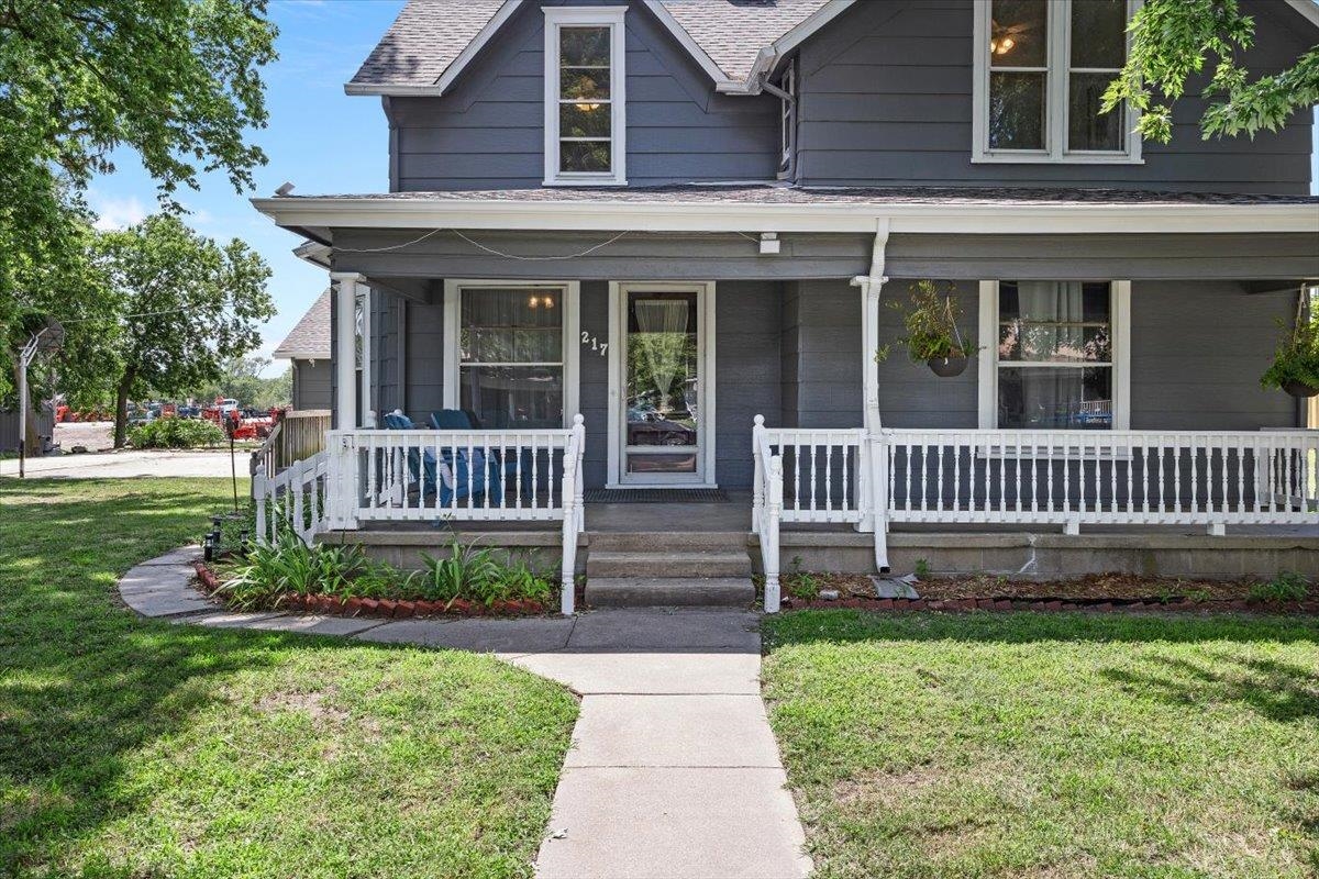 217 S Elm St, Whitewater, KS 67154