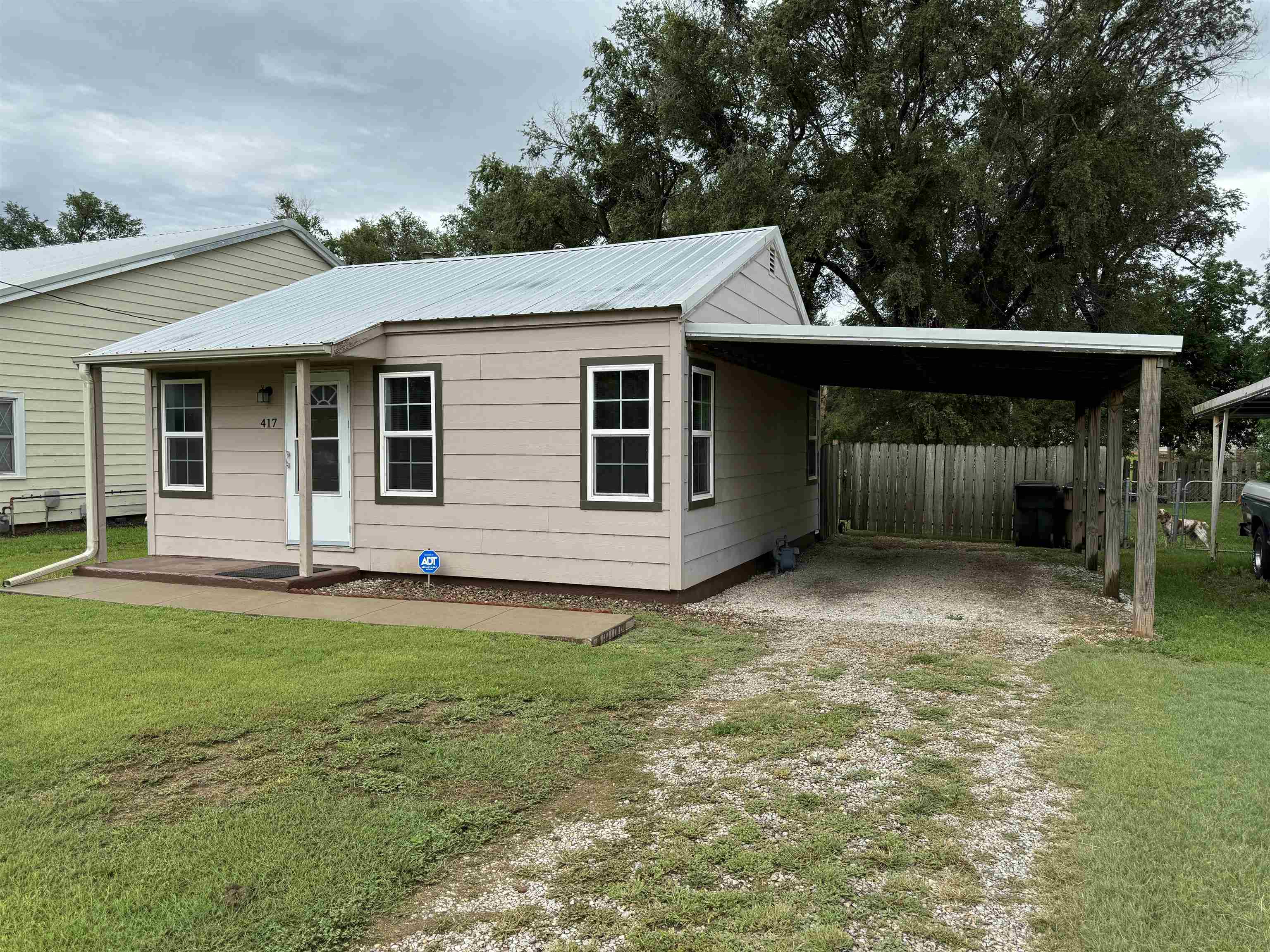 417 W 2nd Ave, Medicine Lodge, KS 67104