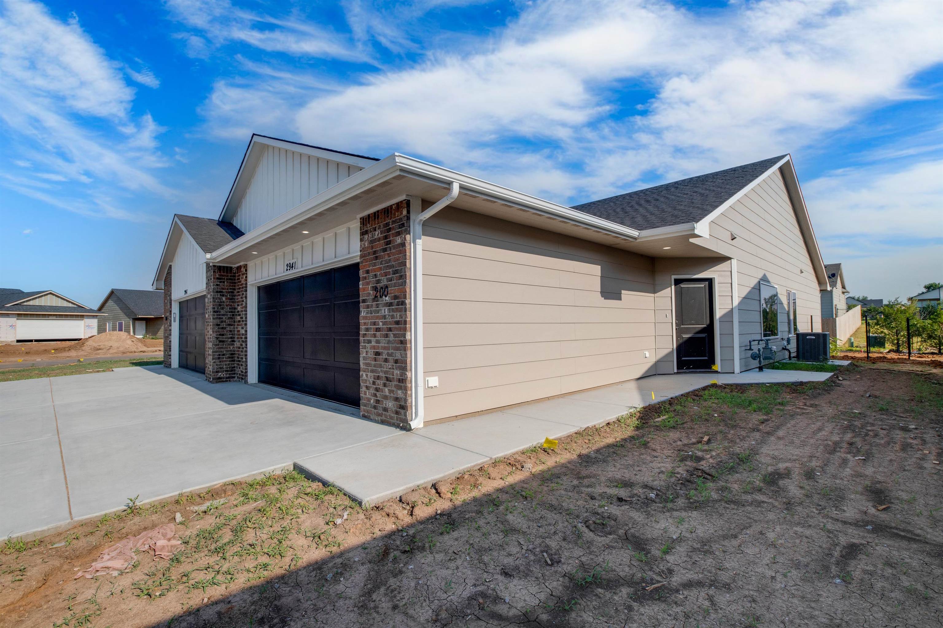 5510-5512 N Sandkey Ct, Wichita, KS 67204