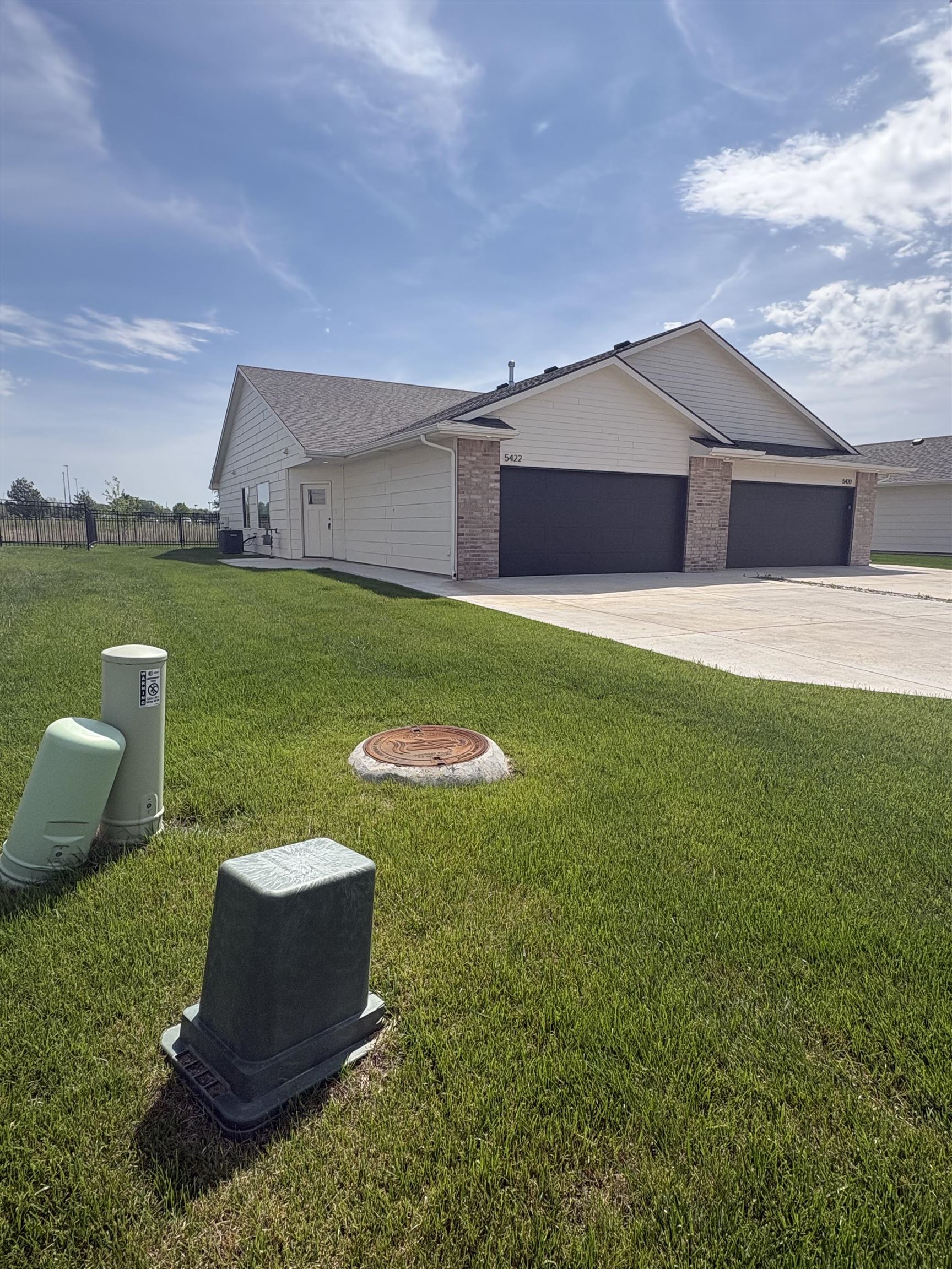 5420-5422 N Sandkey Ct, Wichita, KS 67204