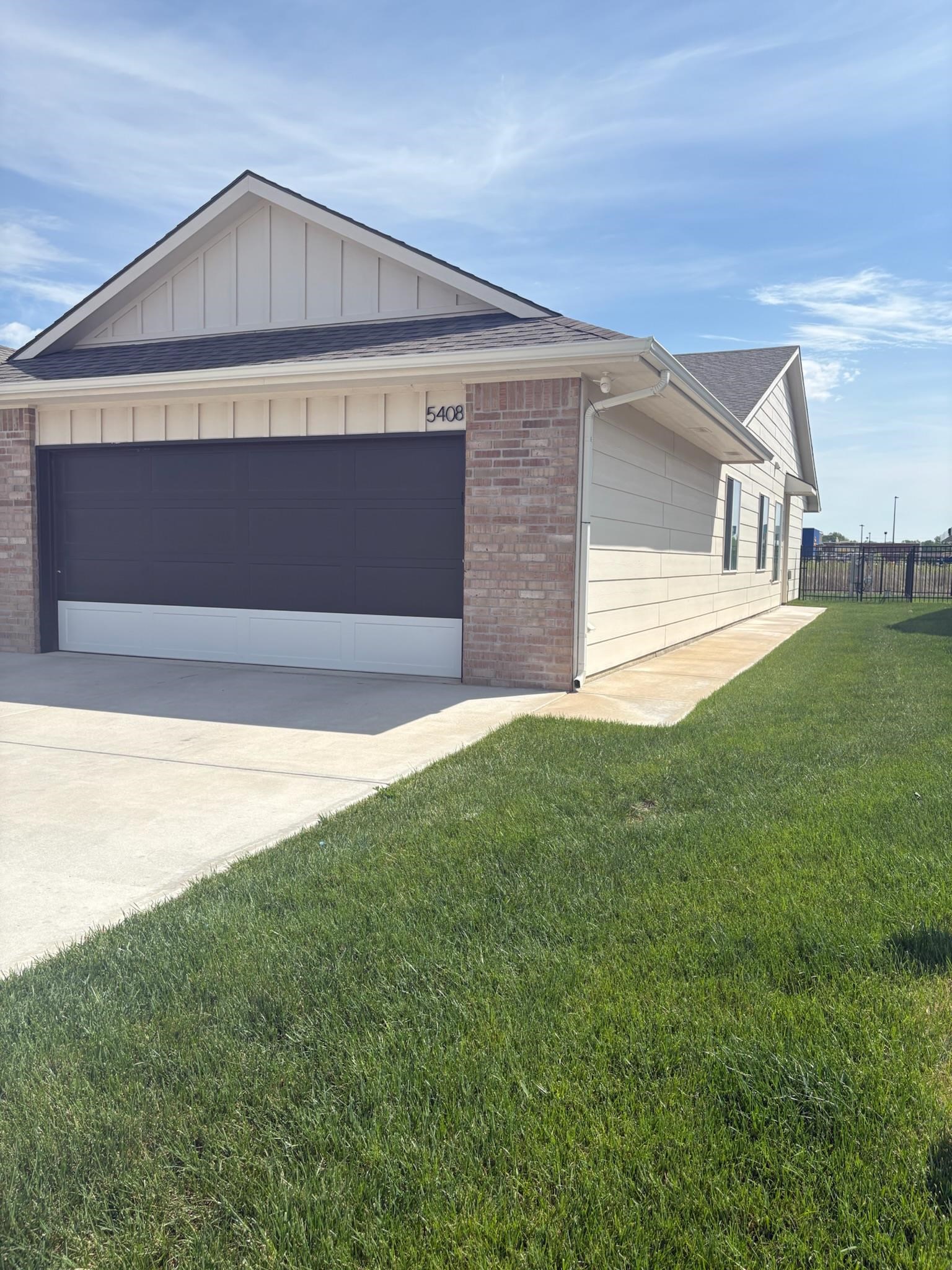 5408-5410 N Sandkey Ct, Wichita, KS 67204