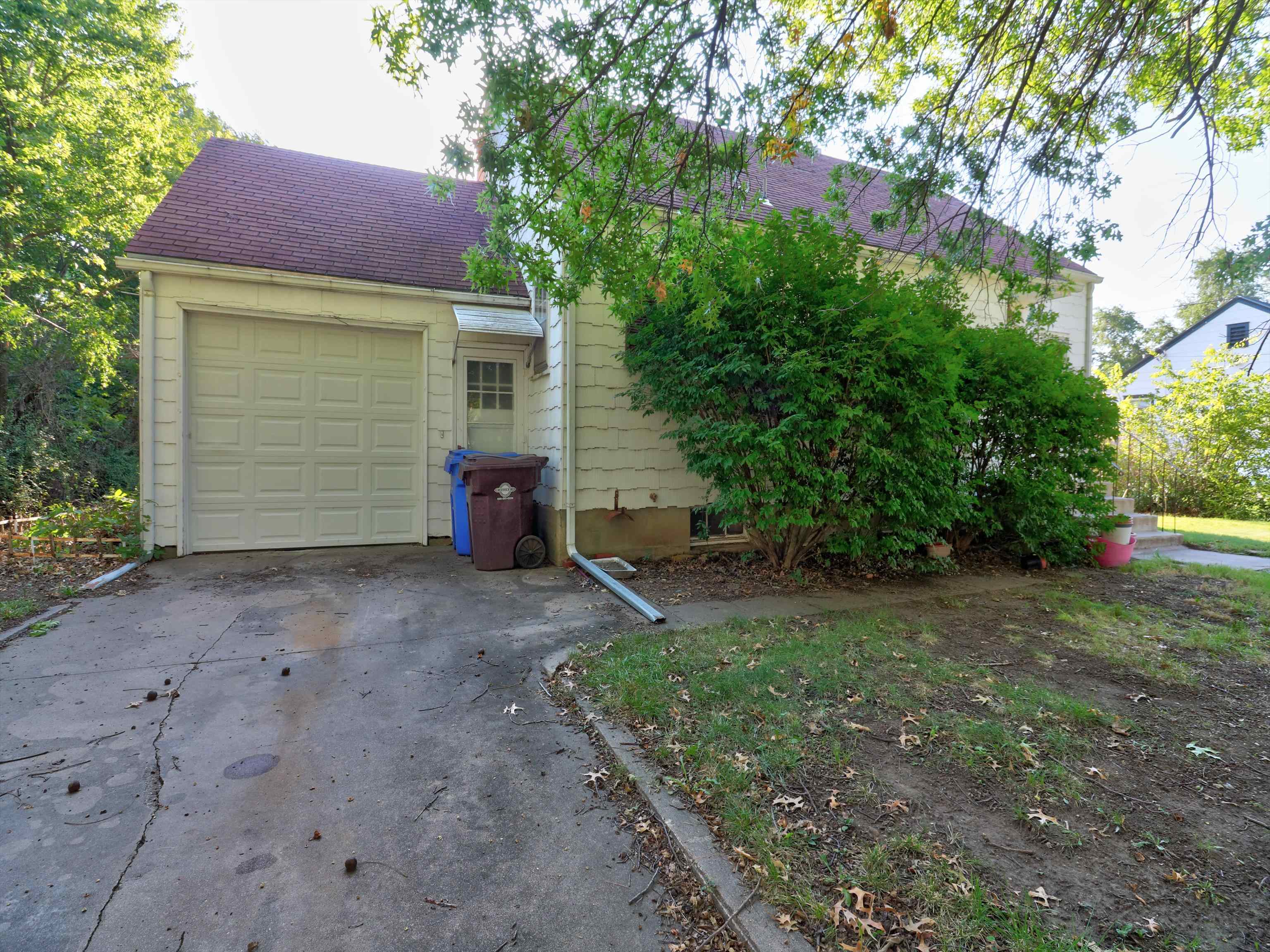508 S Randall Ave, Moundridge, KS 67107