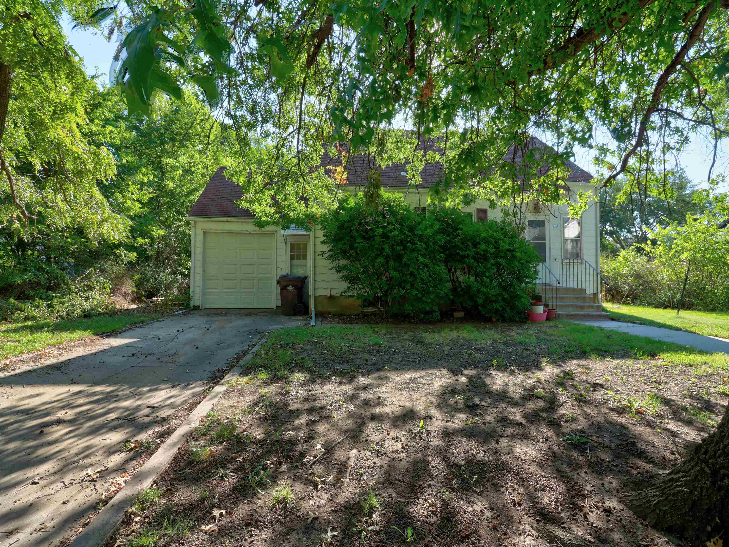 508 S Randall Ave, Moundridge, KS 67107