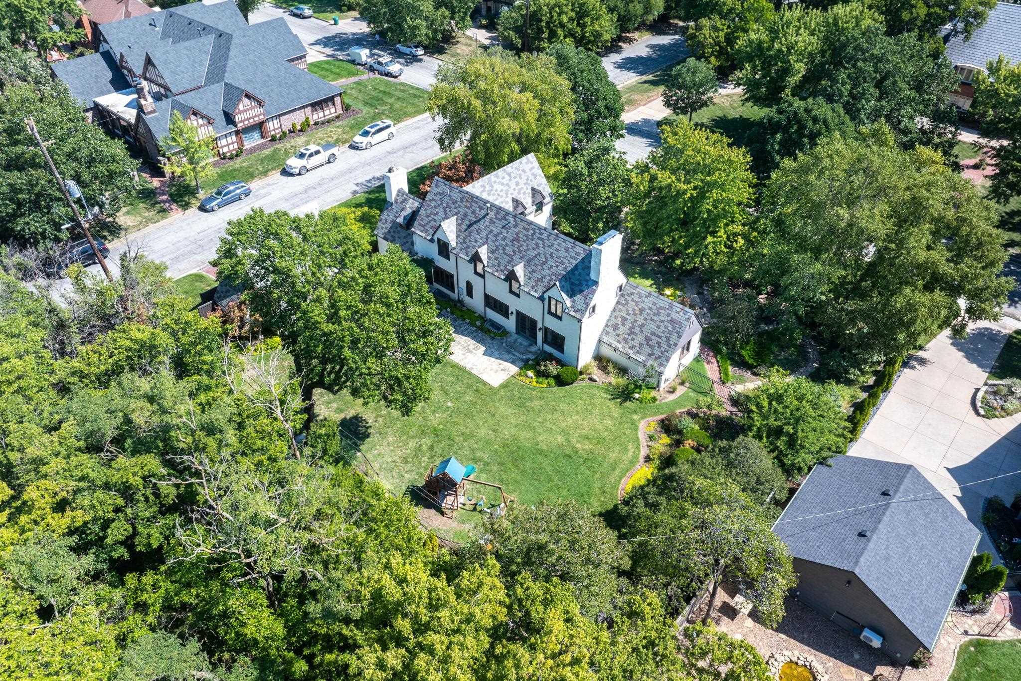 361 N Crestway St, Wichita, KS 67208